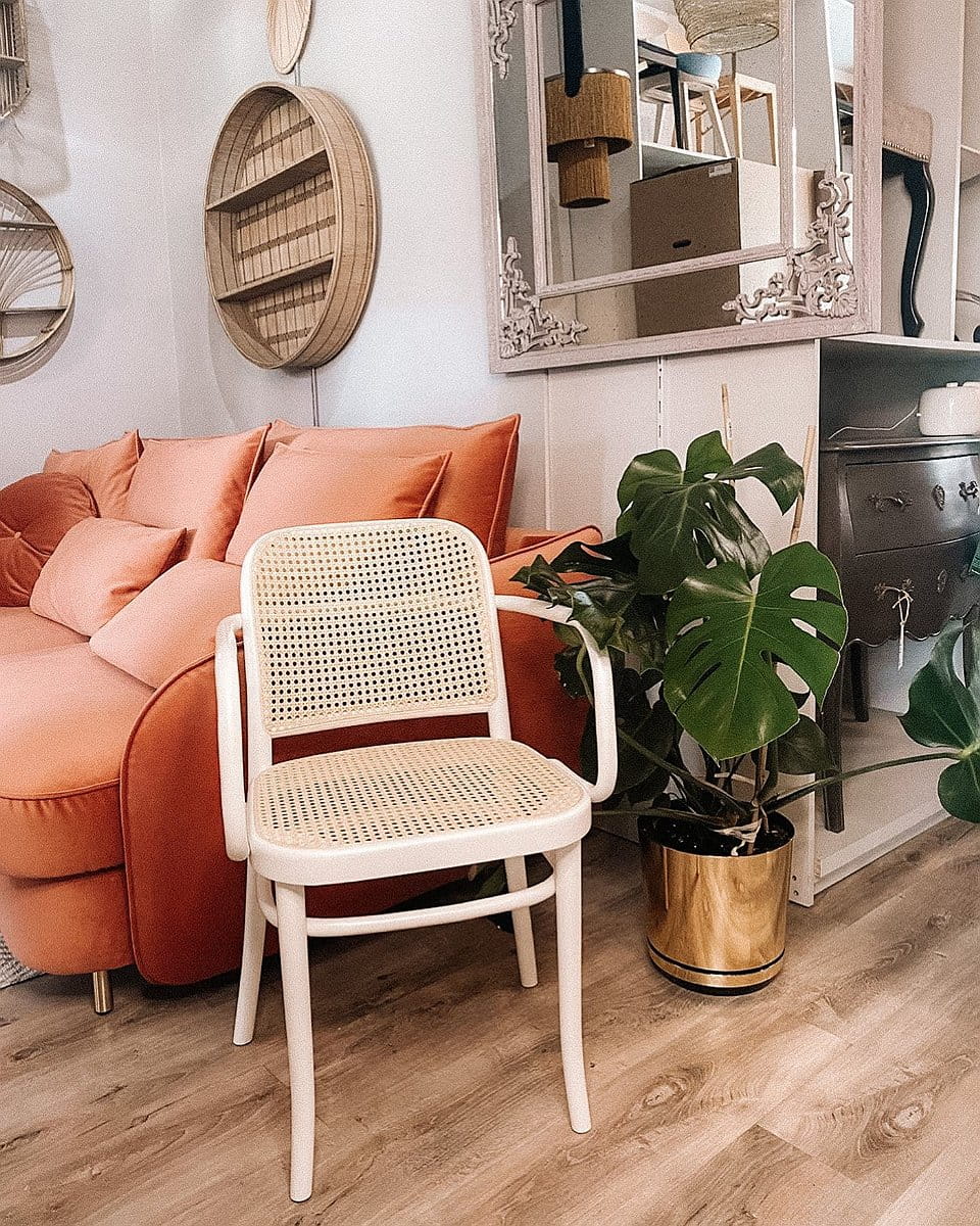 Křeslo s područkami B-811 bukové dřevo