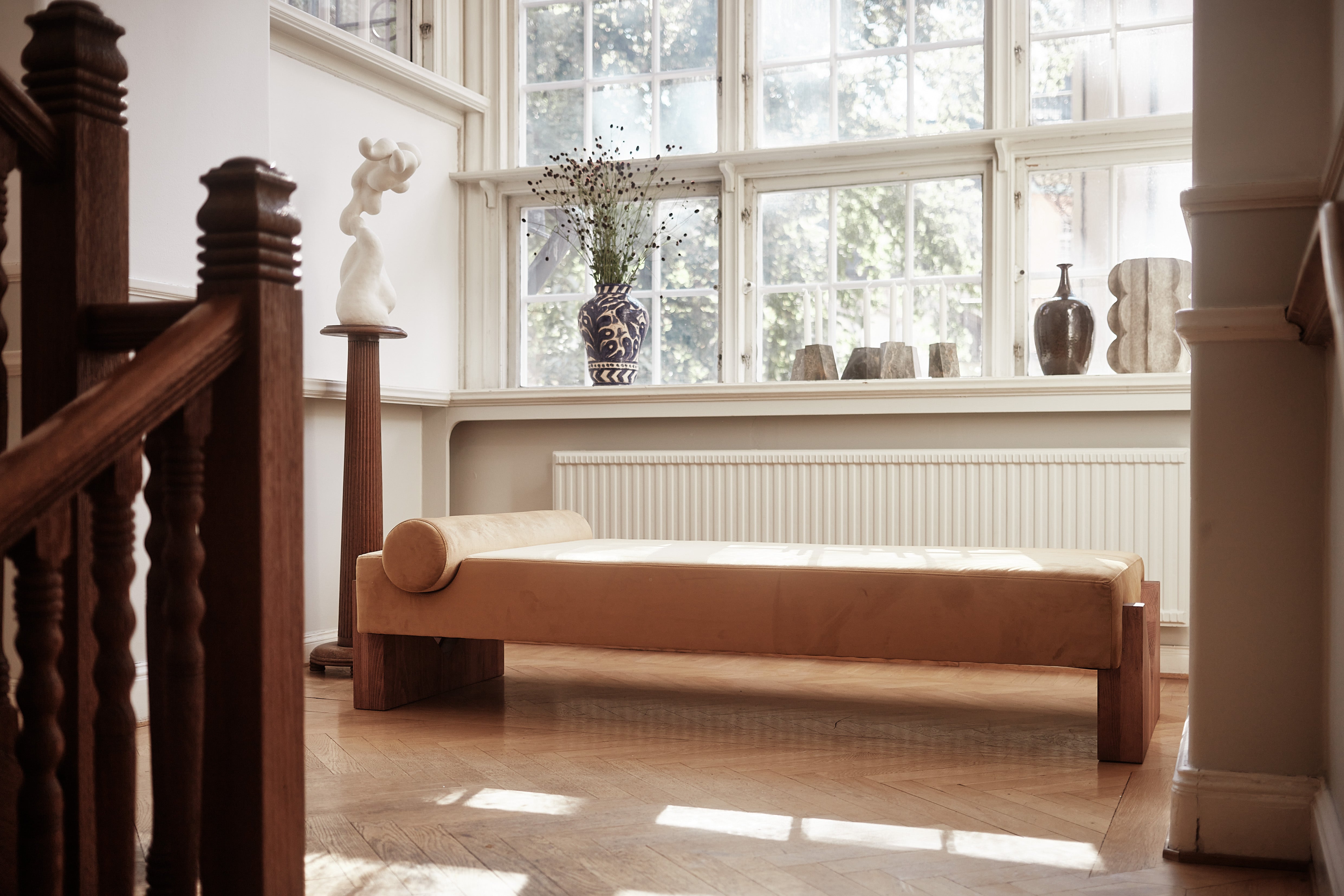 Ležanka v hořčičkovém sametu