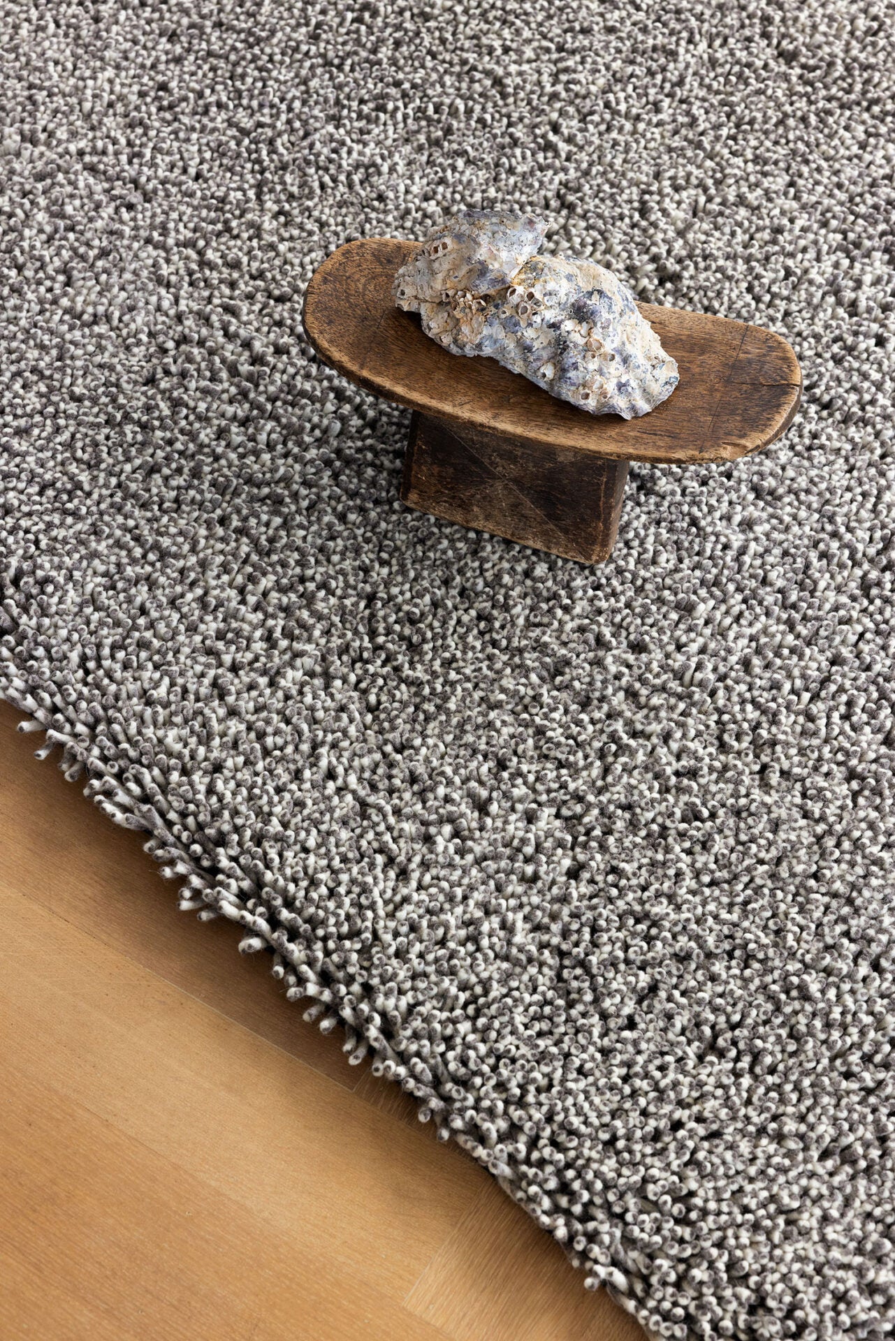 ORIGIN HIGH dark gray rug with long pile