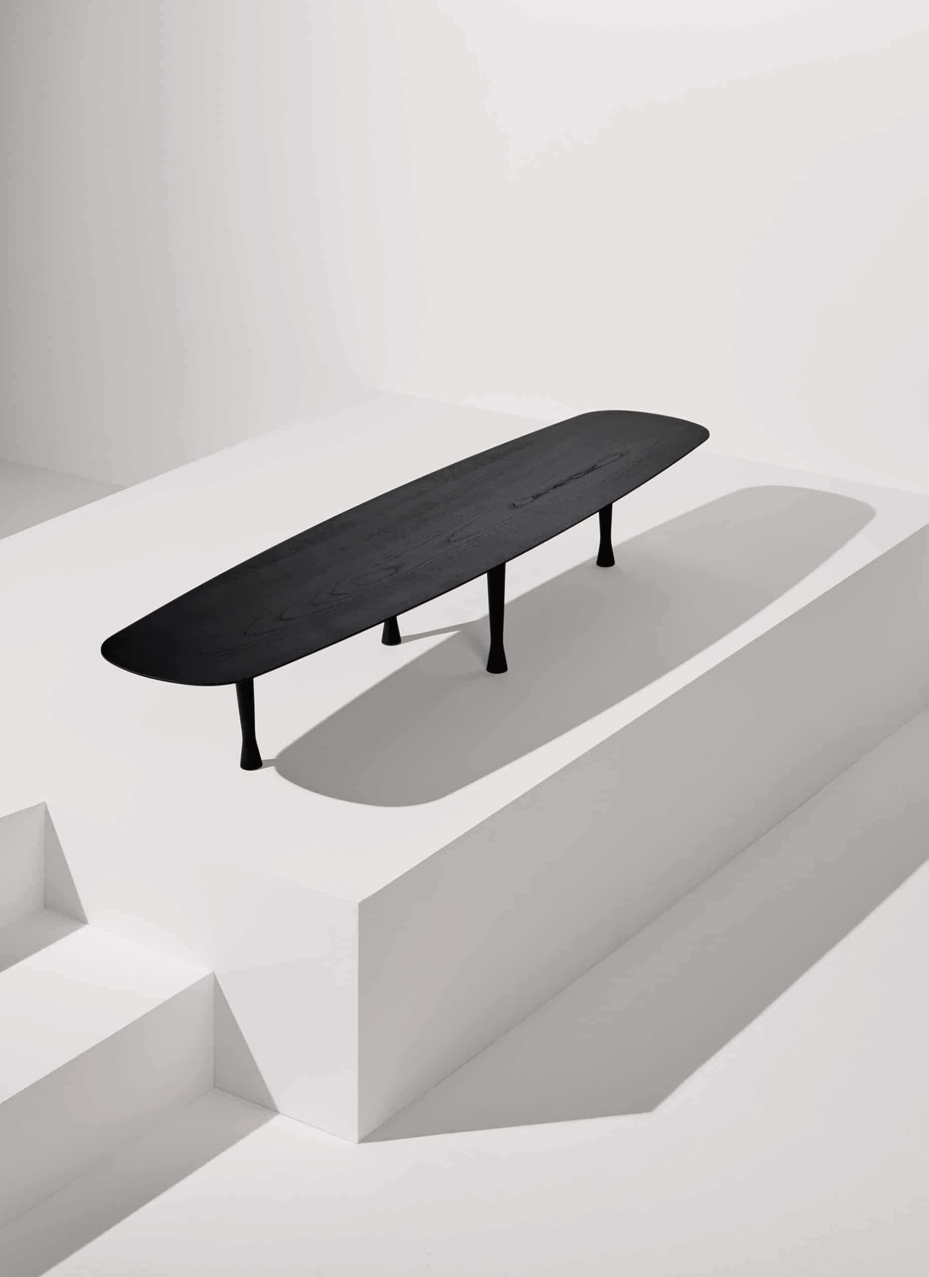 Oválný konferenční stolek UNIQUE černý jasanový dýhovaný