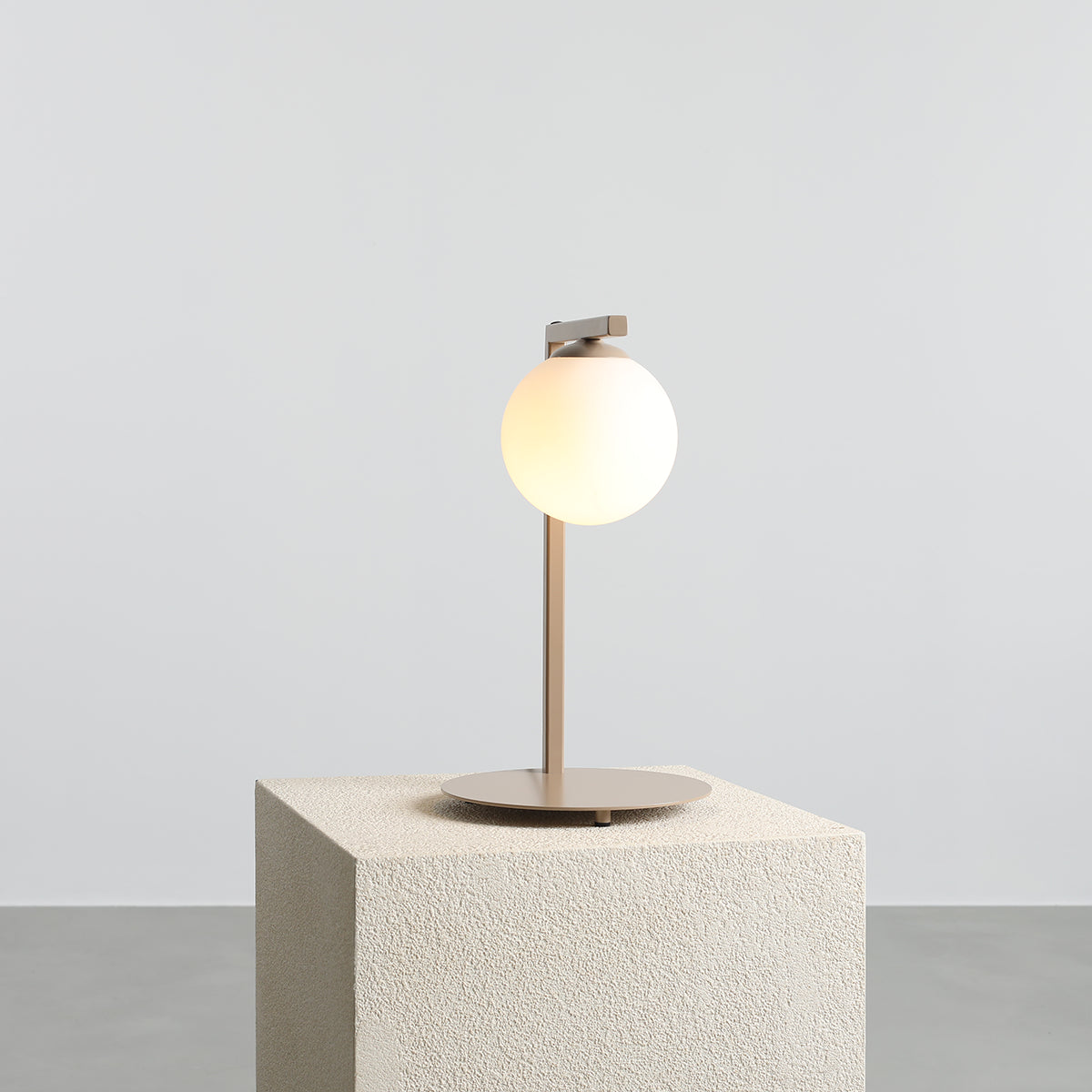 Zac beige table lamp