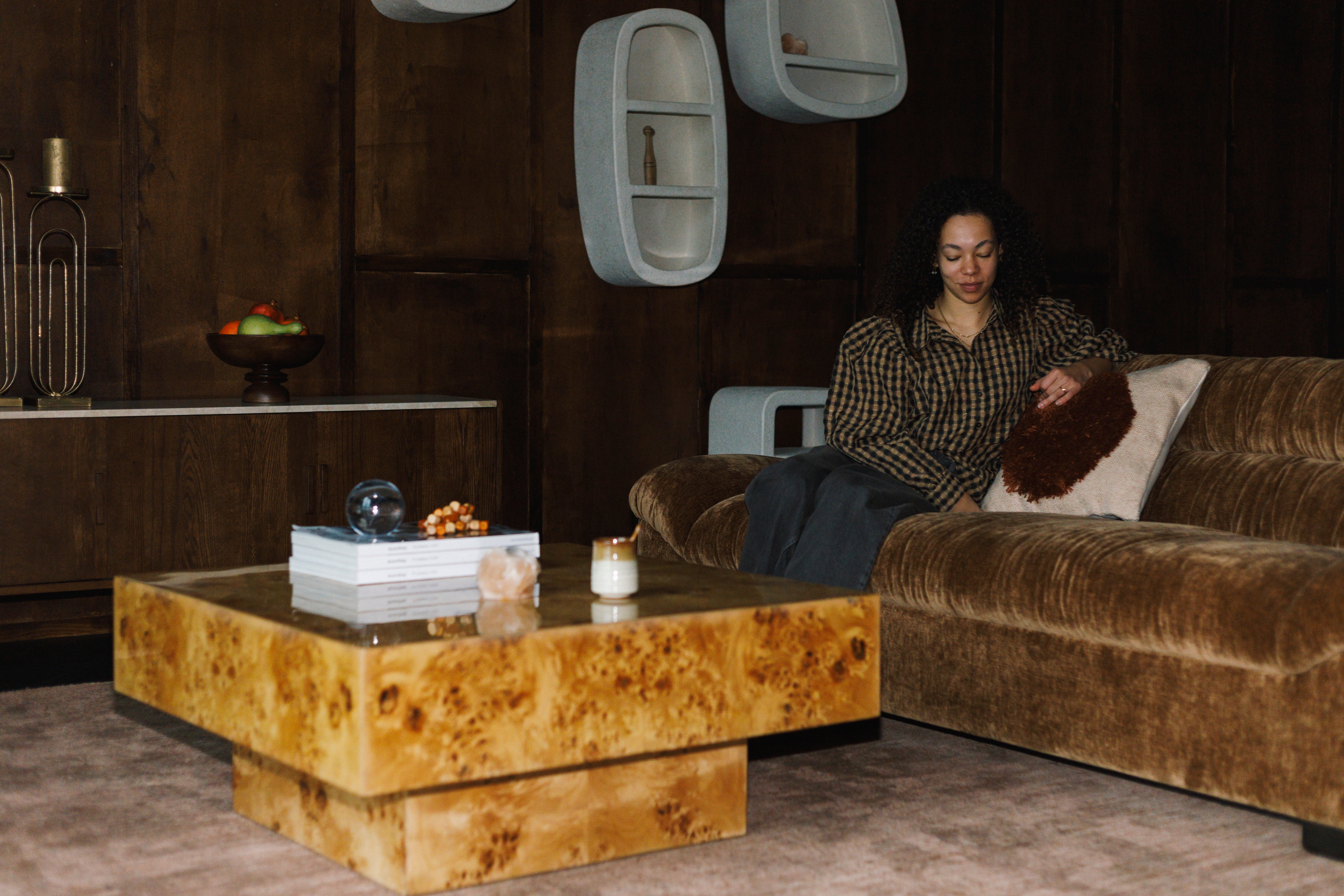 QUINN coffee table walnut veneer with walnut burl