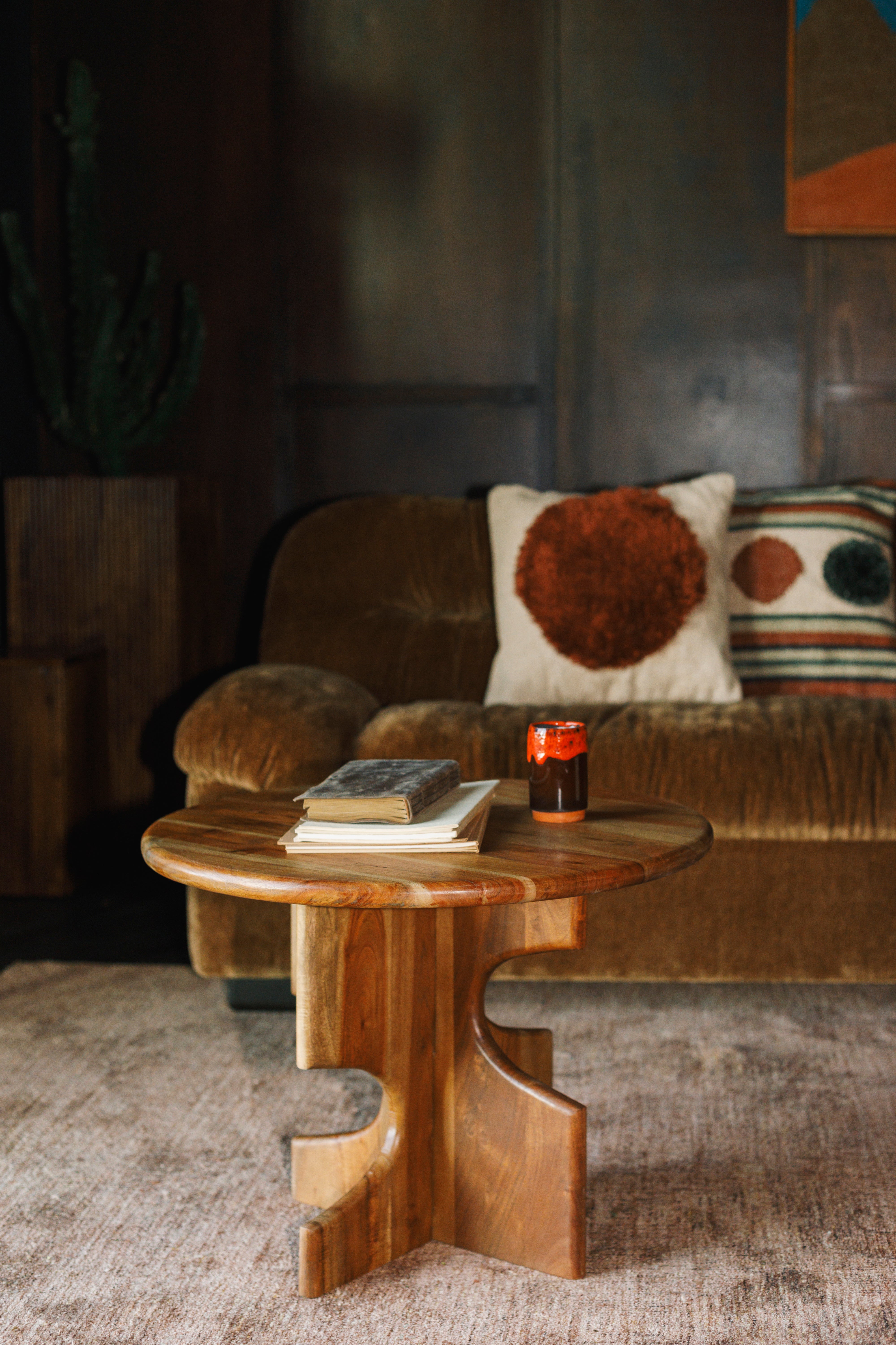 Boční stolek MORGAN akáciové dřevo