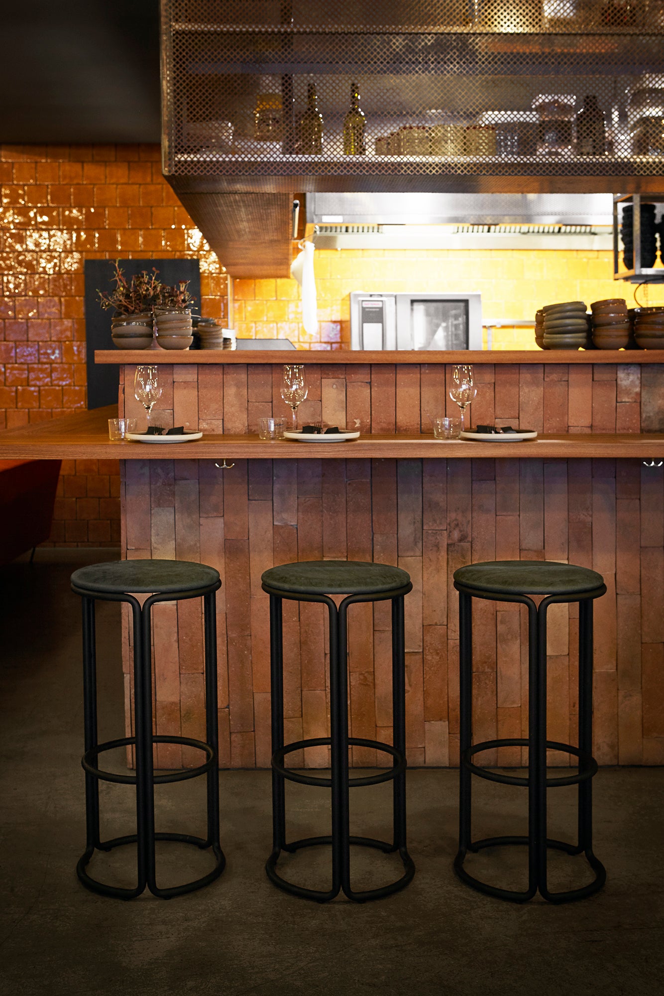 HARDIE stool red with black seat