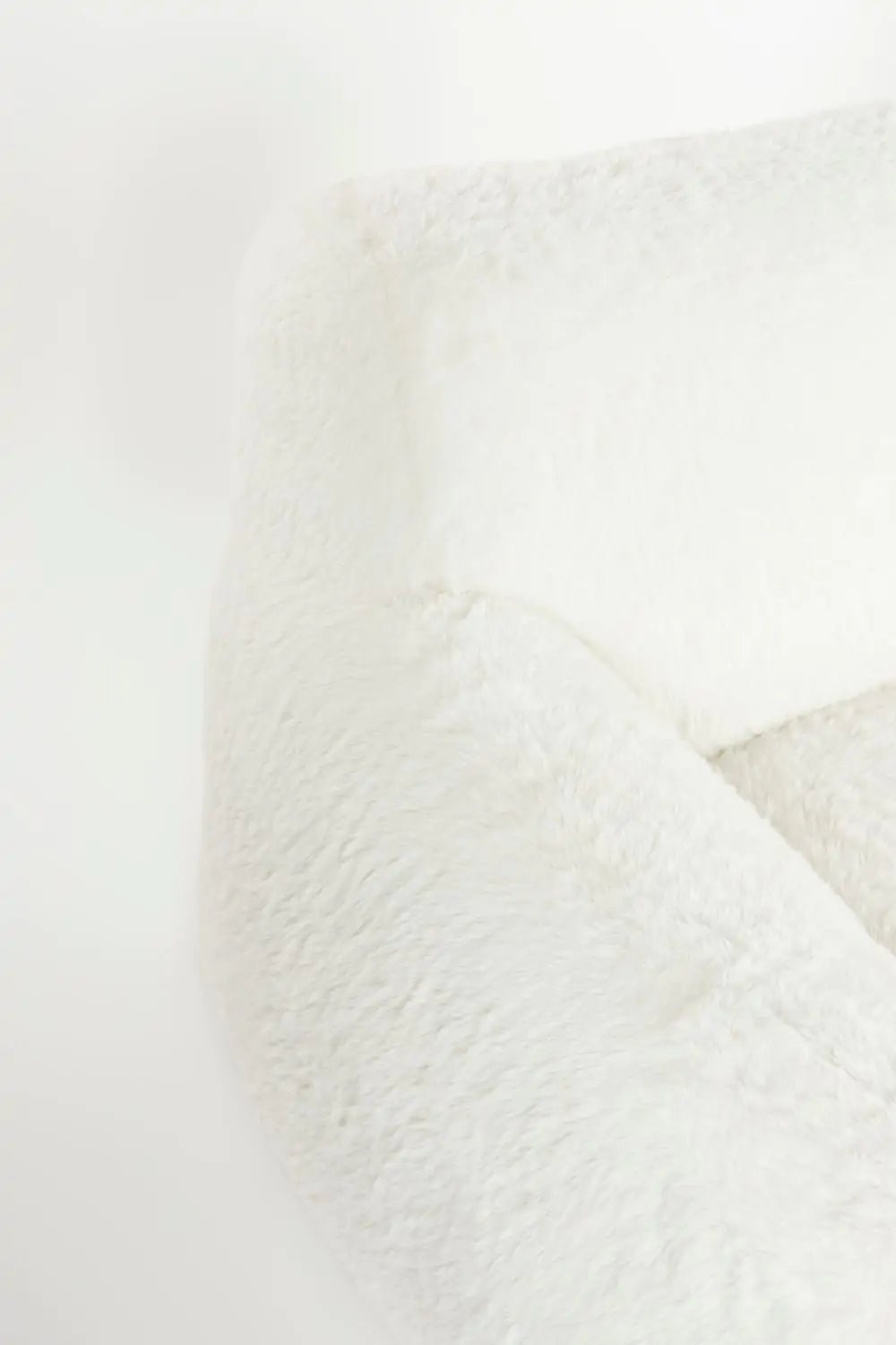 Křeslo CUDDLE THE YETI bílé