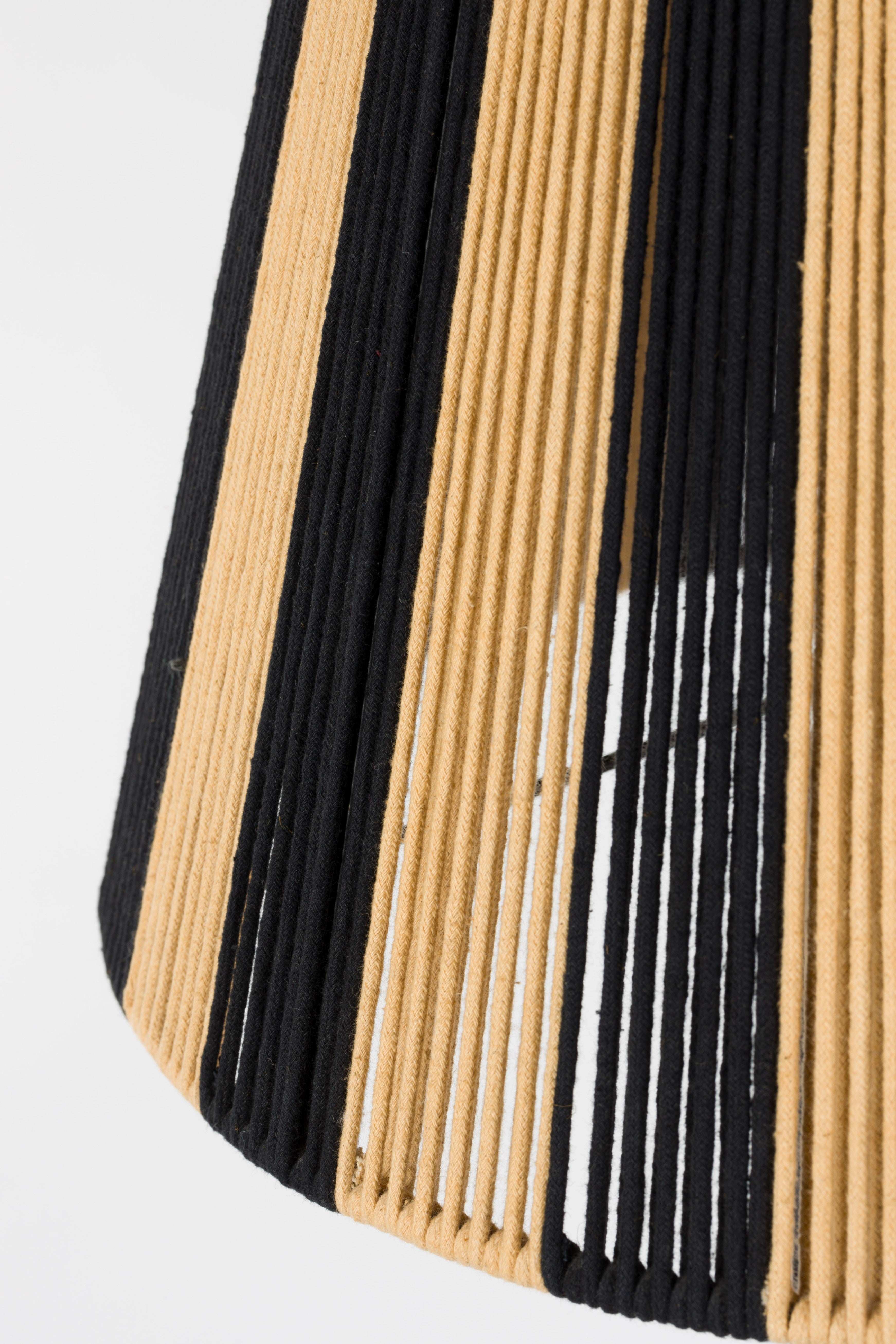 Stojací lampa STRIPE IT UP světle hnědá s černou