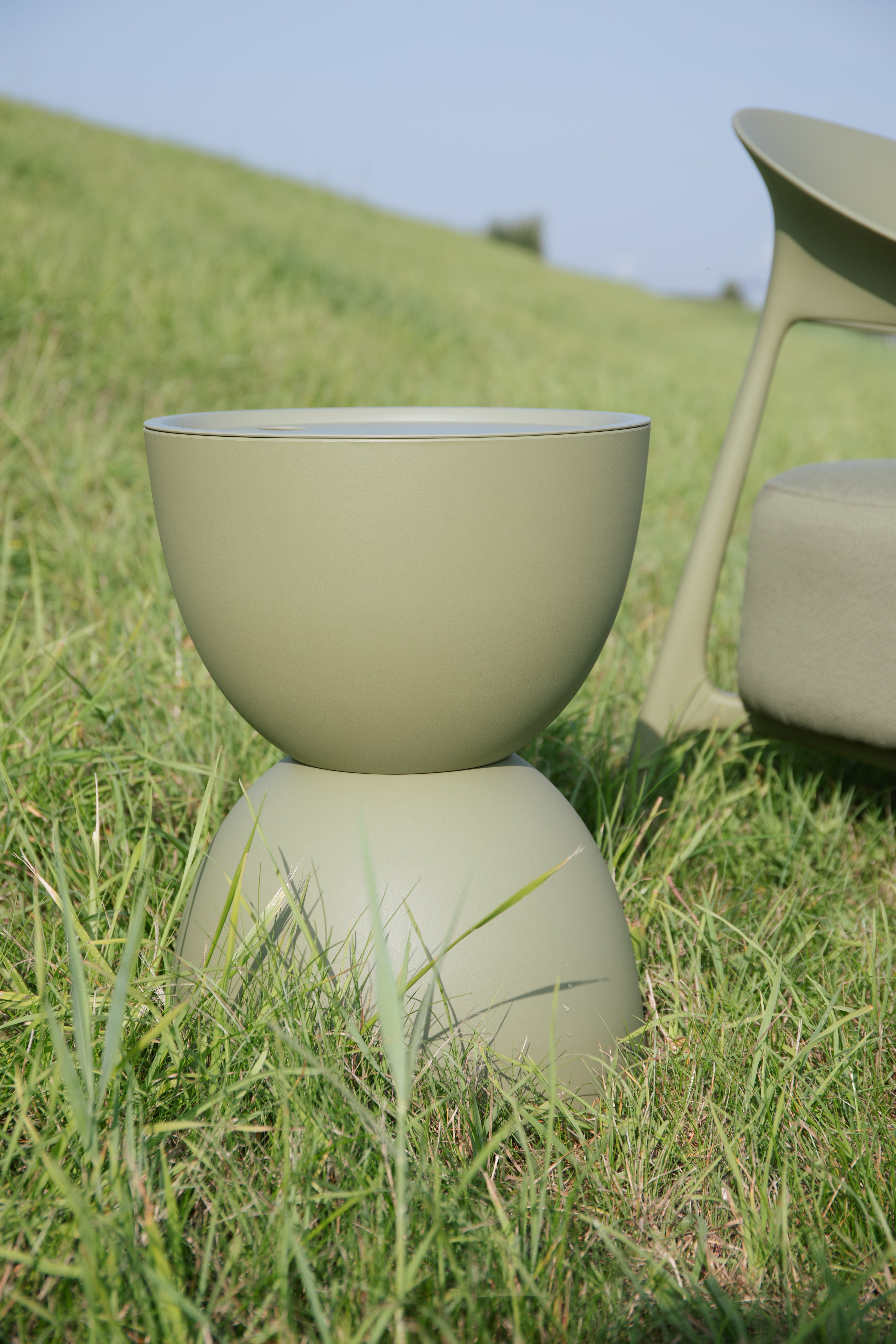 Zahradní stolek se schovkou MARA zelený