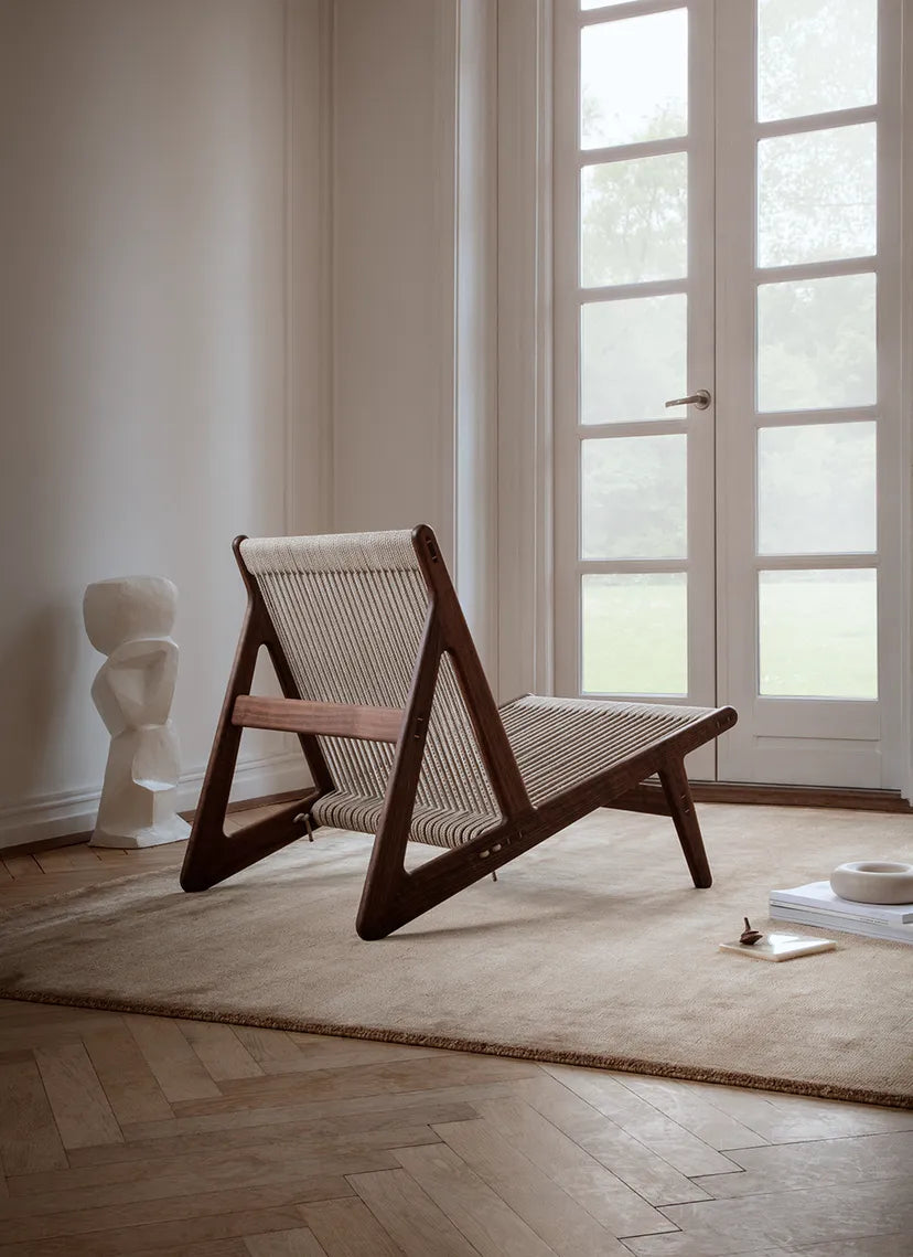 MR01 armchair in oak wood and linen