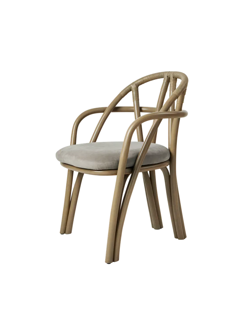 Čalouněné křeslo BISTRA s olivovým ratanovým podstavcem