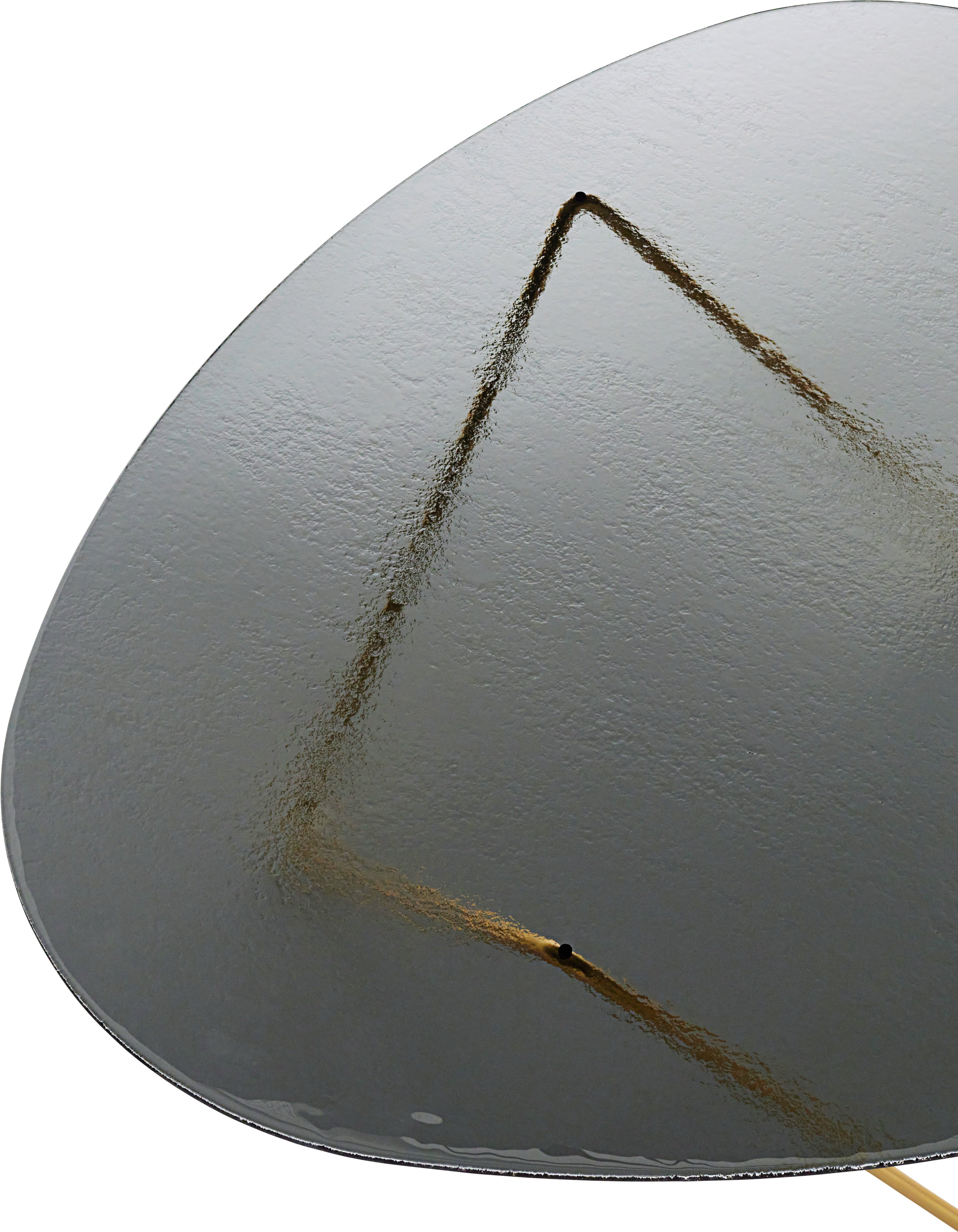 Konferenční stolek PEDRERA s kouřovým sklem a mosazným podstavcem