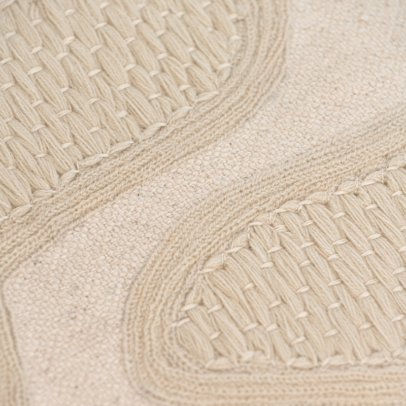 Polštář KEDI krémový s vyšívaným vzorem