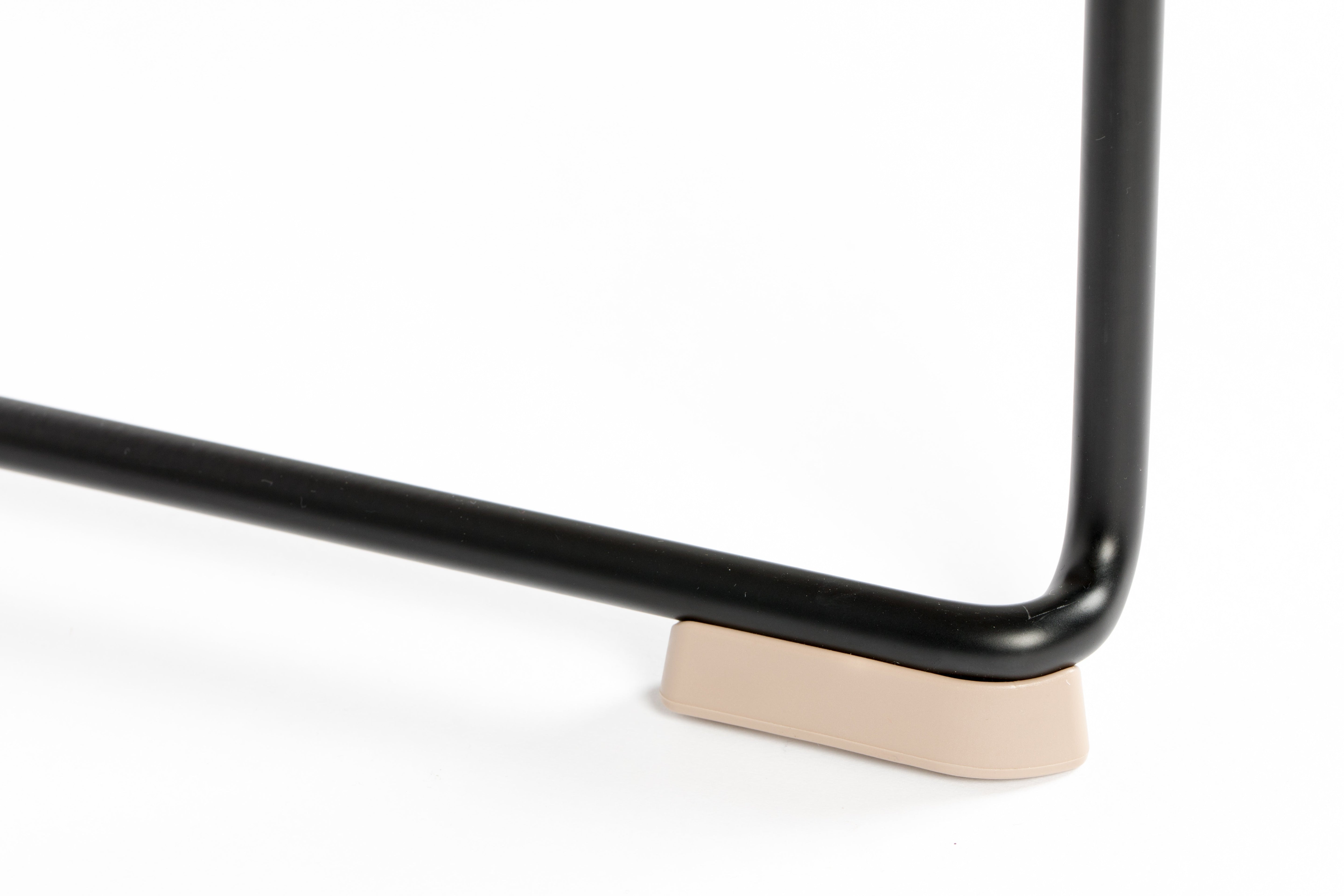 Židle STACKS béžová s černým podstavcem