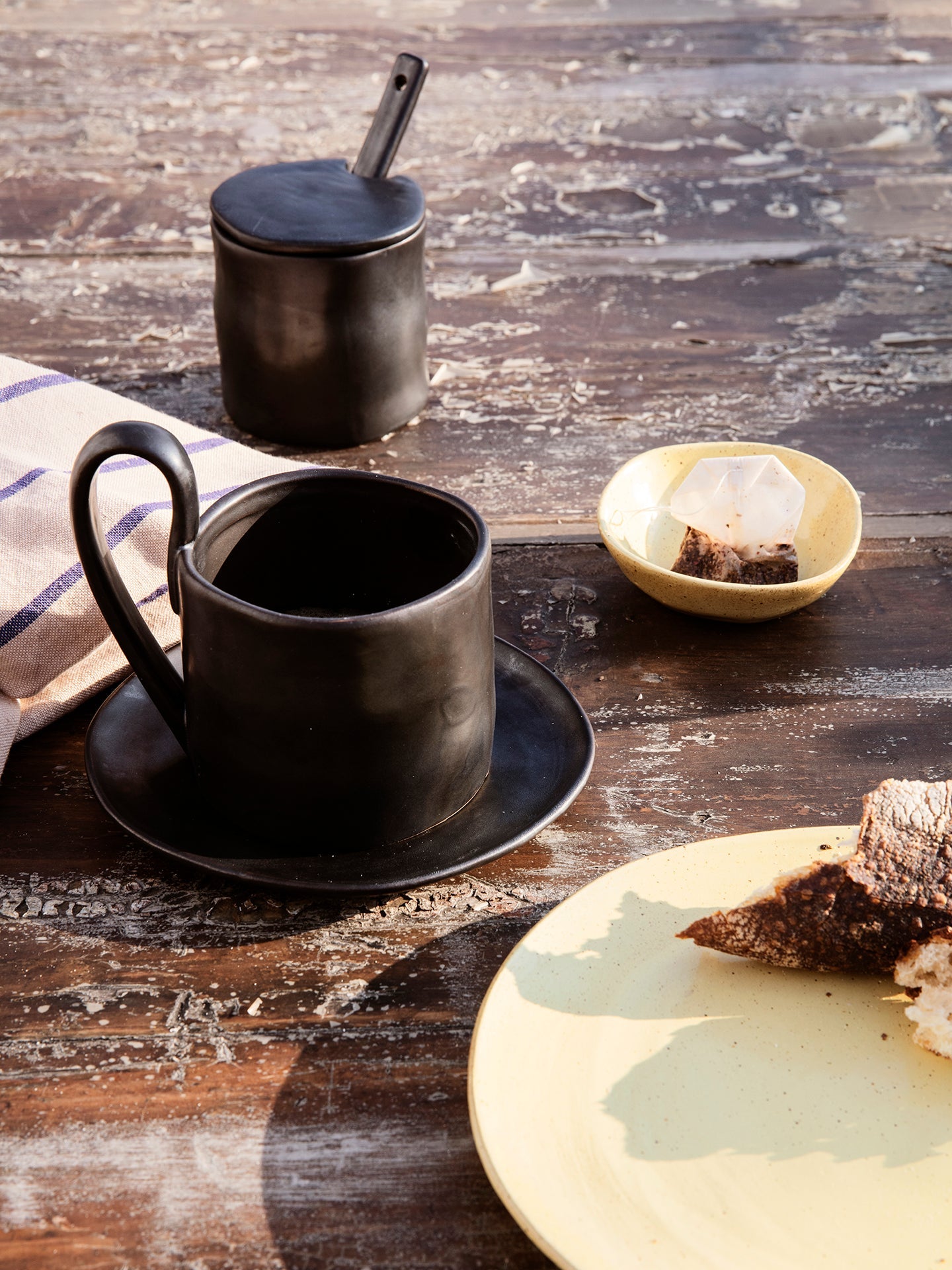 FLOW black mug