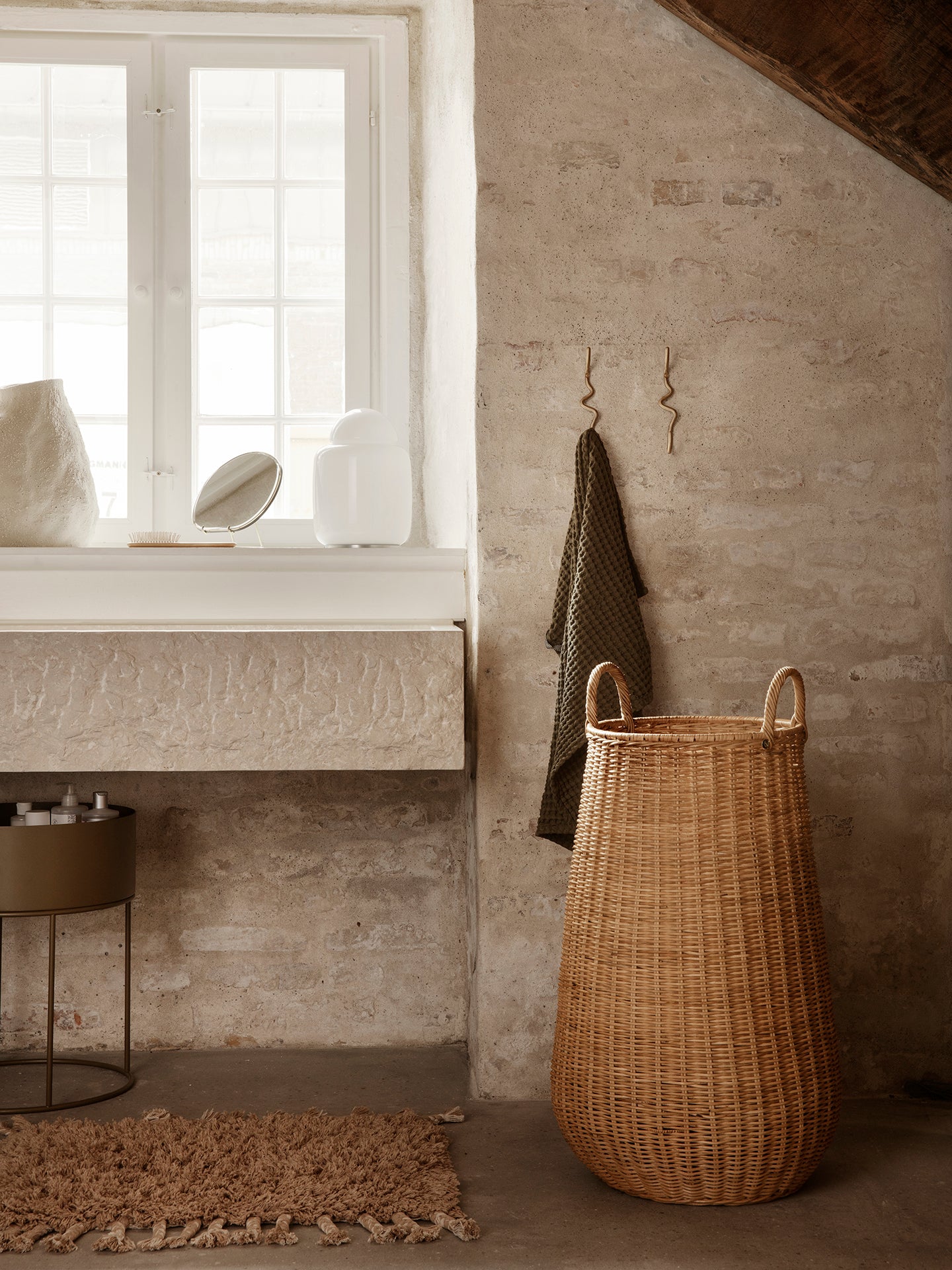 AMASS WHITE PEPPER bathroom rug sandy with long pile
