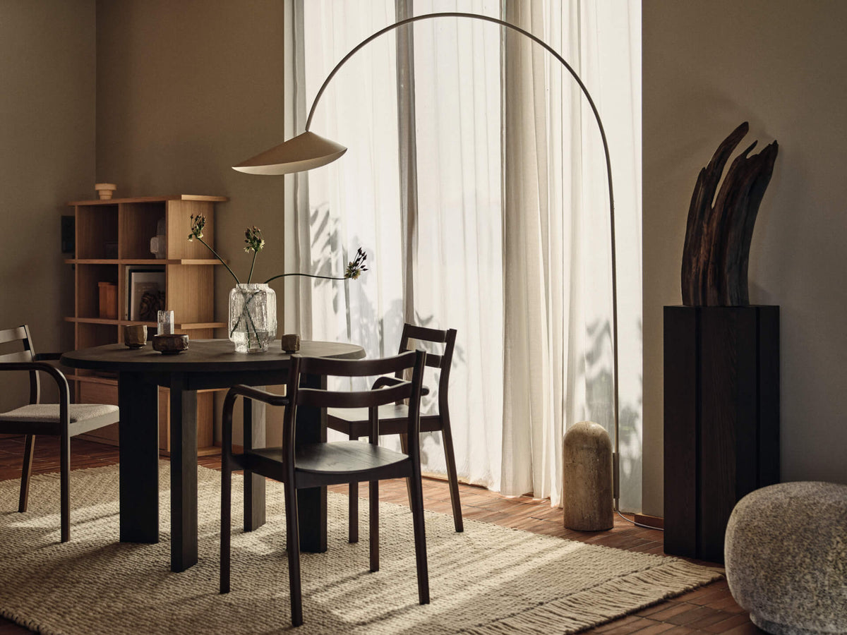 Lampa podłogowa łukowa ARUM kaszmirowy – ujęcie 2