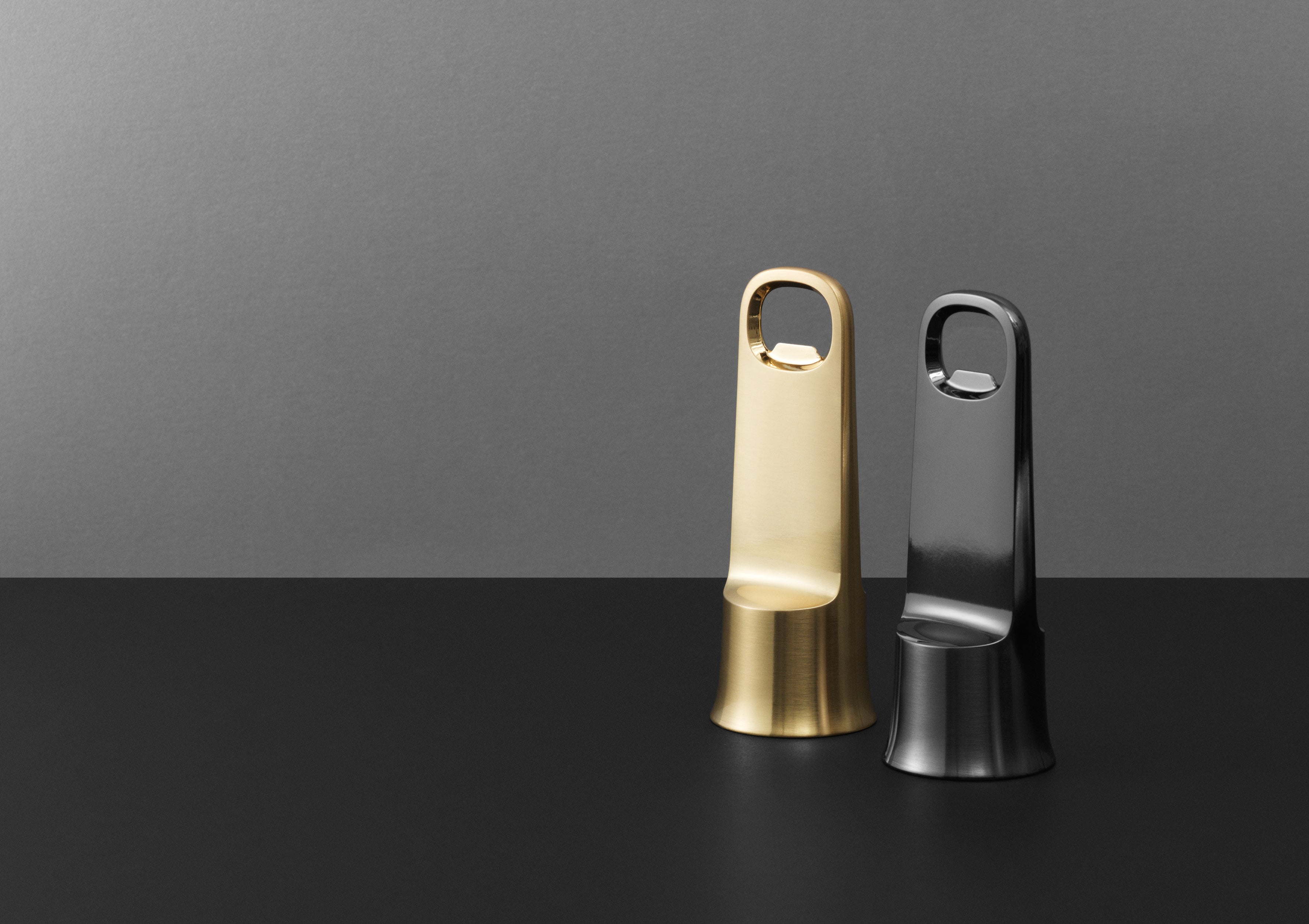 Otvírák na lahve BELL matný zlatý