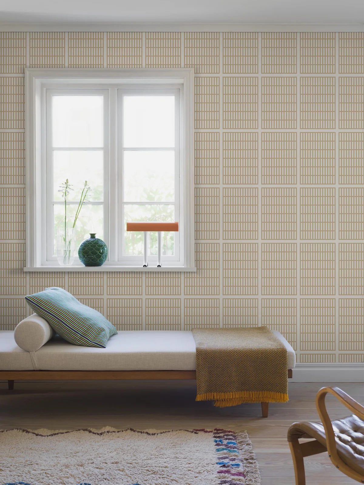 Tapeta s geometrickým vzorem ALVAR AALTO 14/6 béžová s bílou