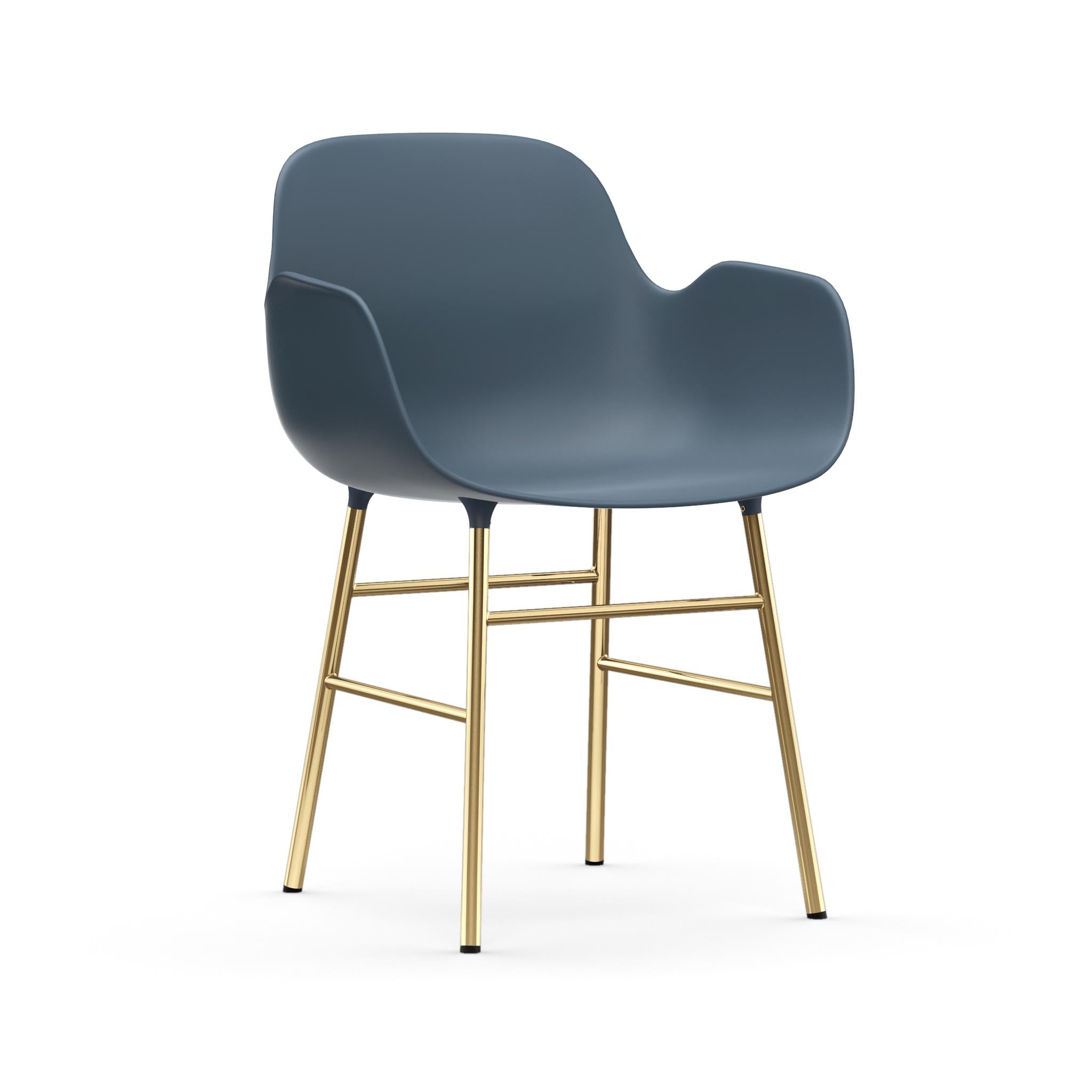 Chair with armrests of the Blue Sea forms with a golden base