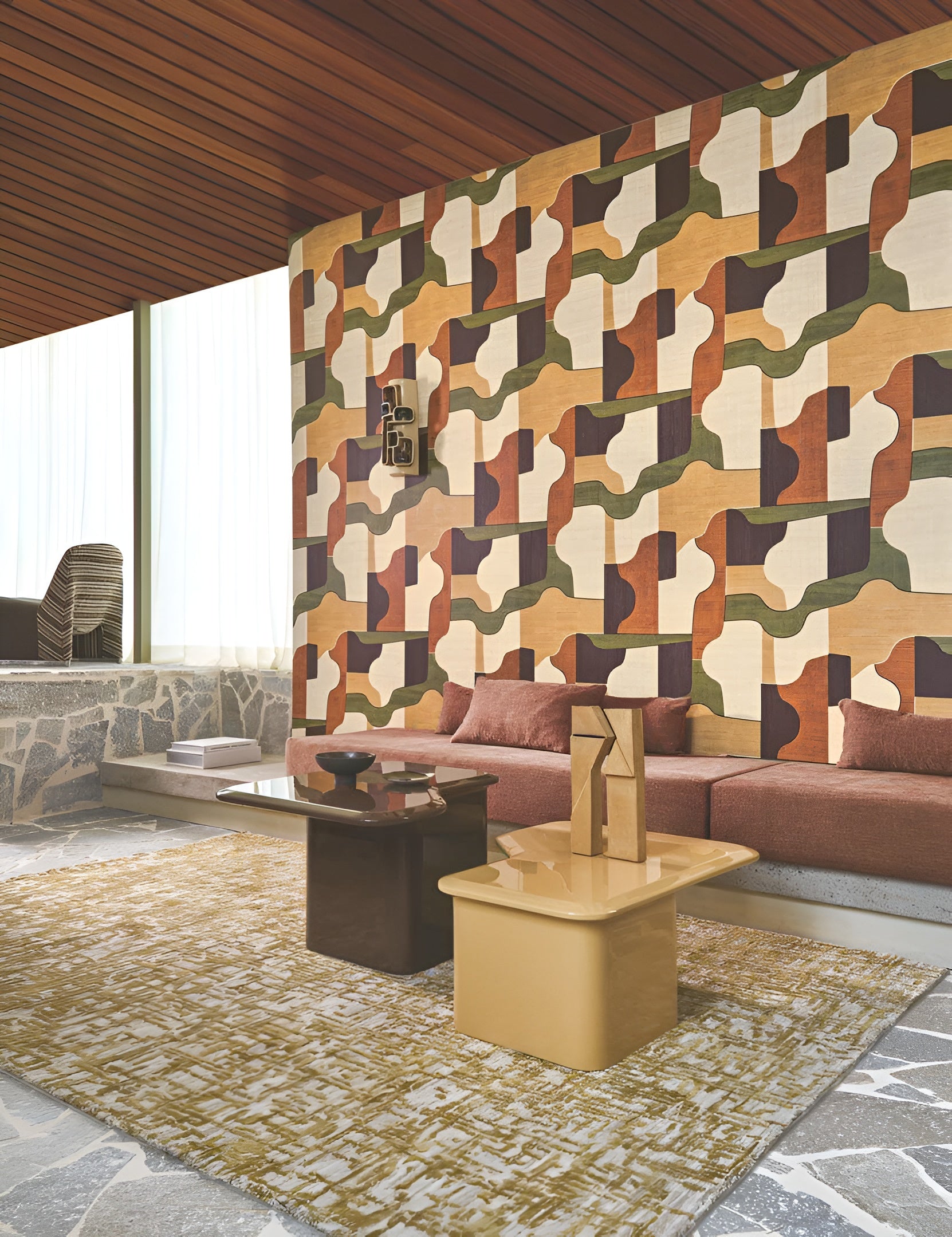 Strukturovaná tapeta napodobující dřevo s geometrickým vzorem MODERNISMO - BLUSH/VANILLE oranžová