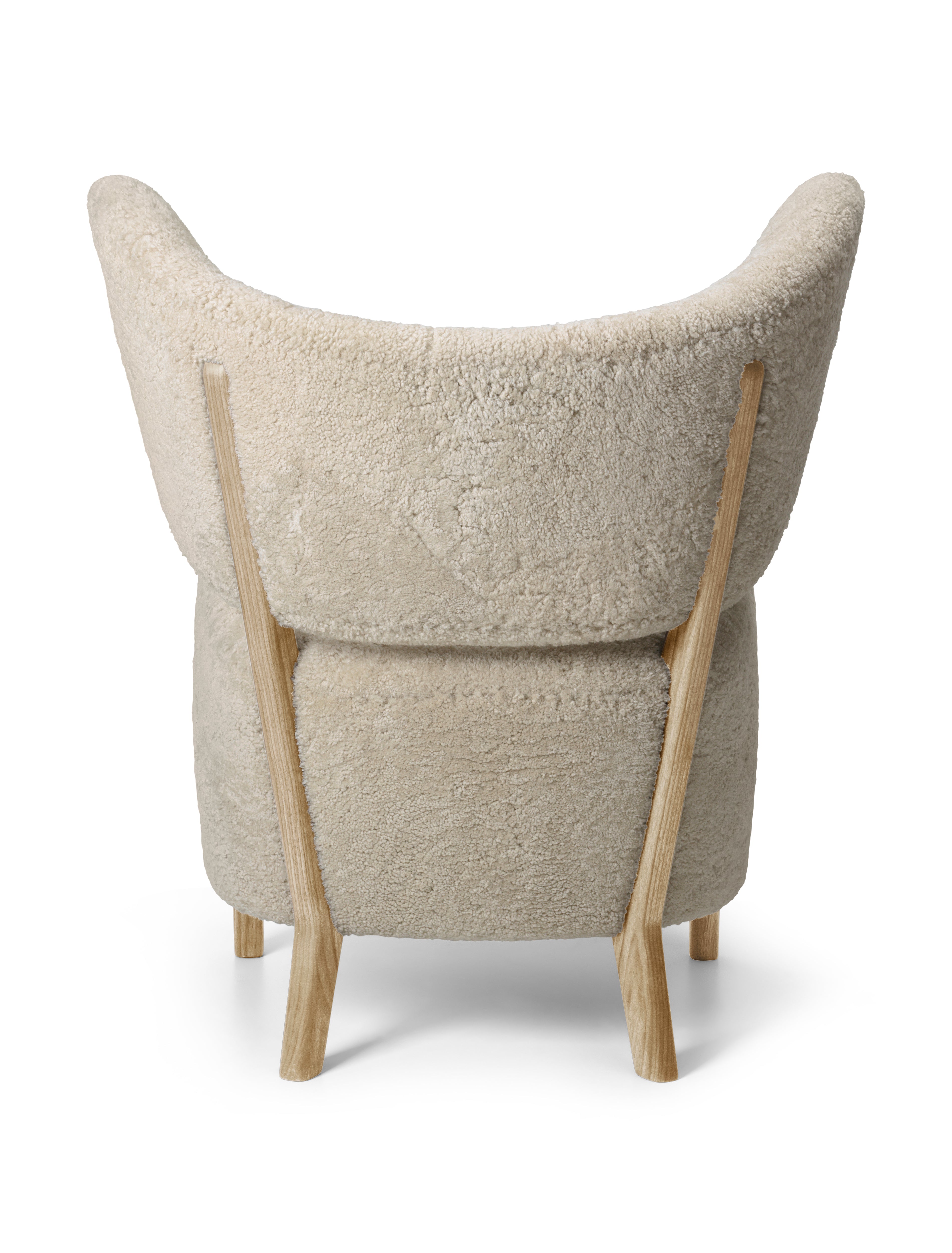 Křeslo MY OWN CHAIR ovčí kůže s dubovým podstavcem