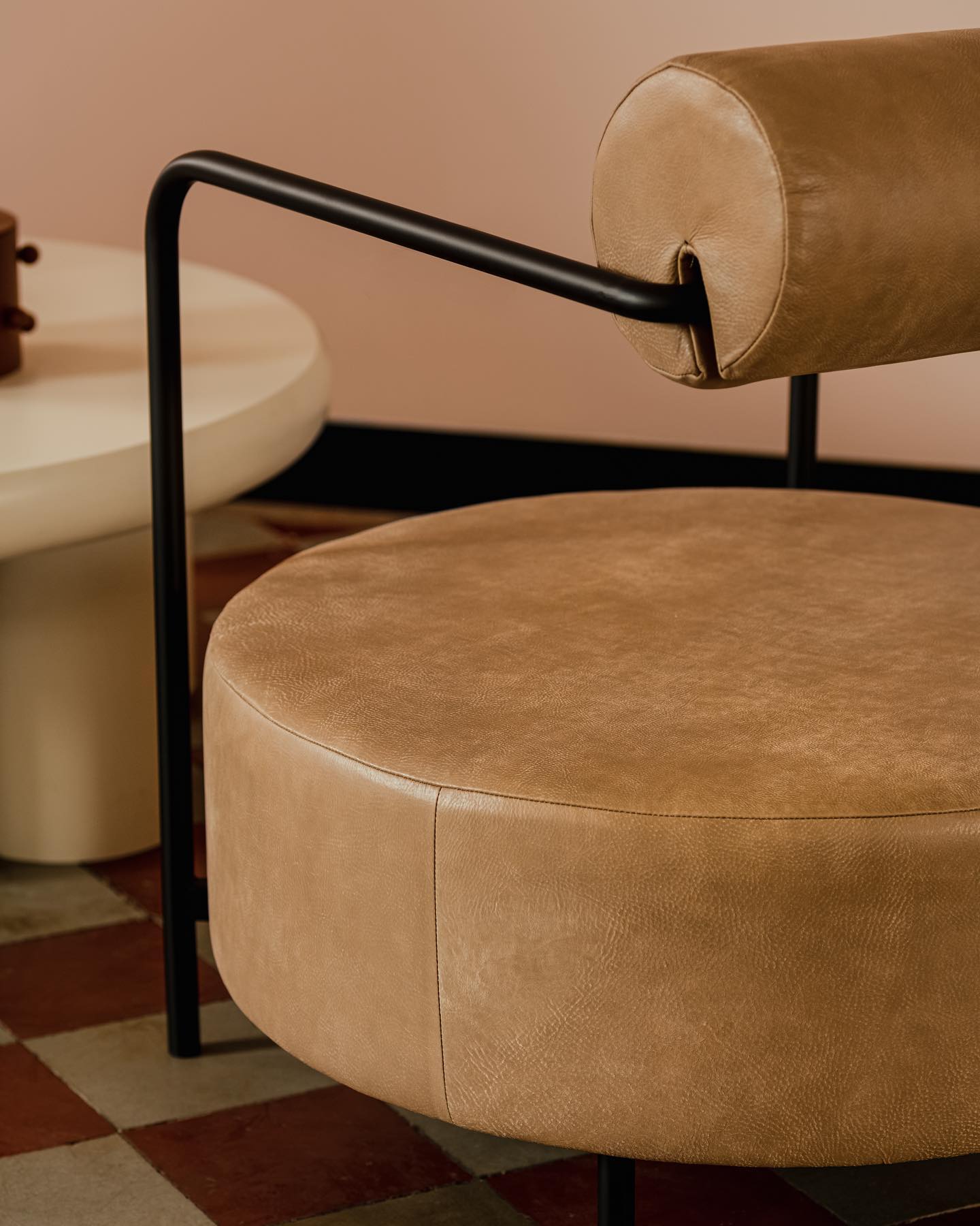 Křeslo SAFFRON čalouněné