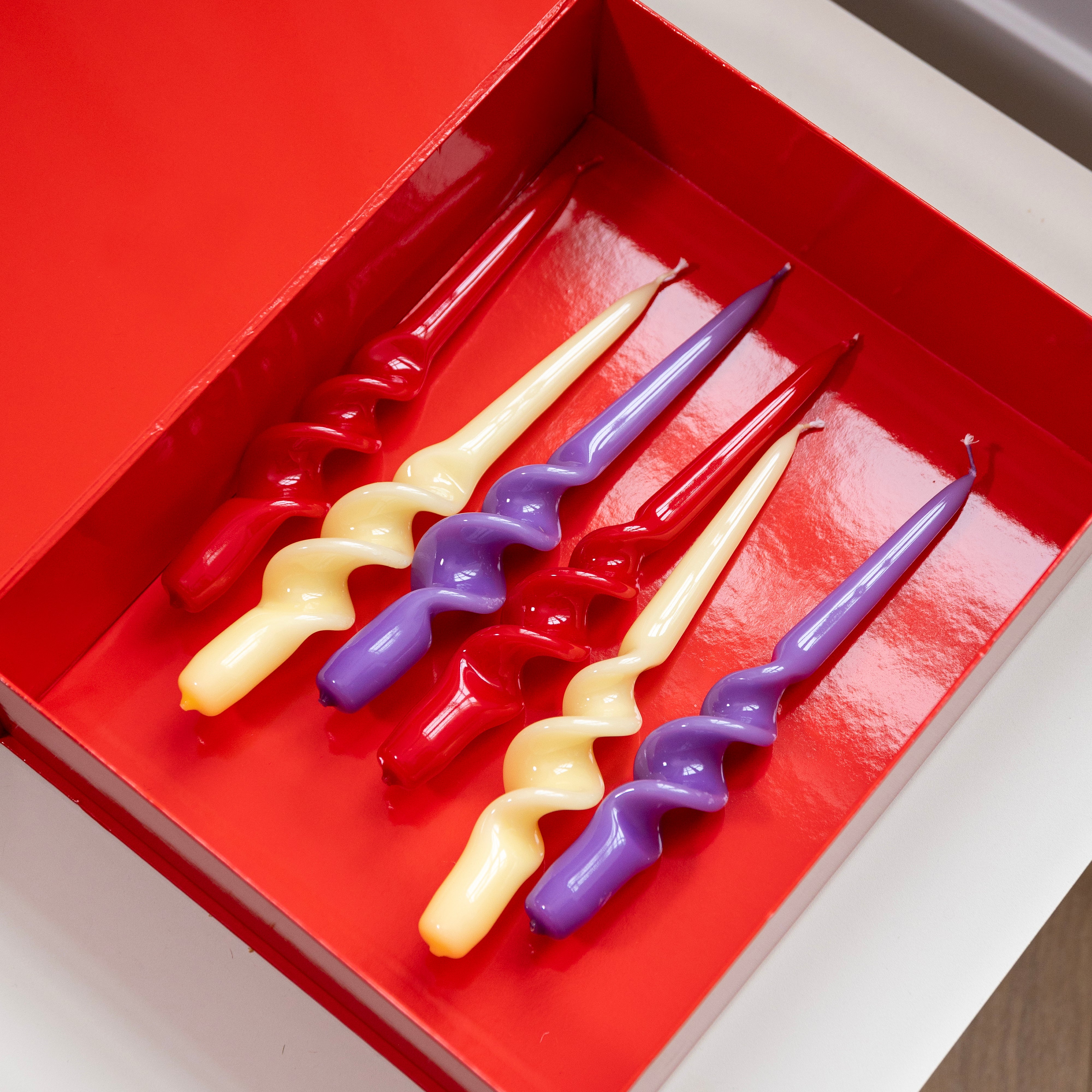 Sada svíček ALPHA SUNSET fialová s červenou a žlutou