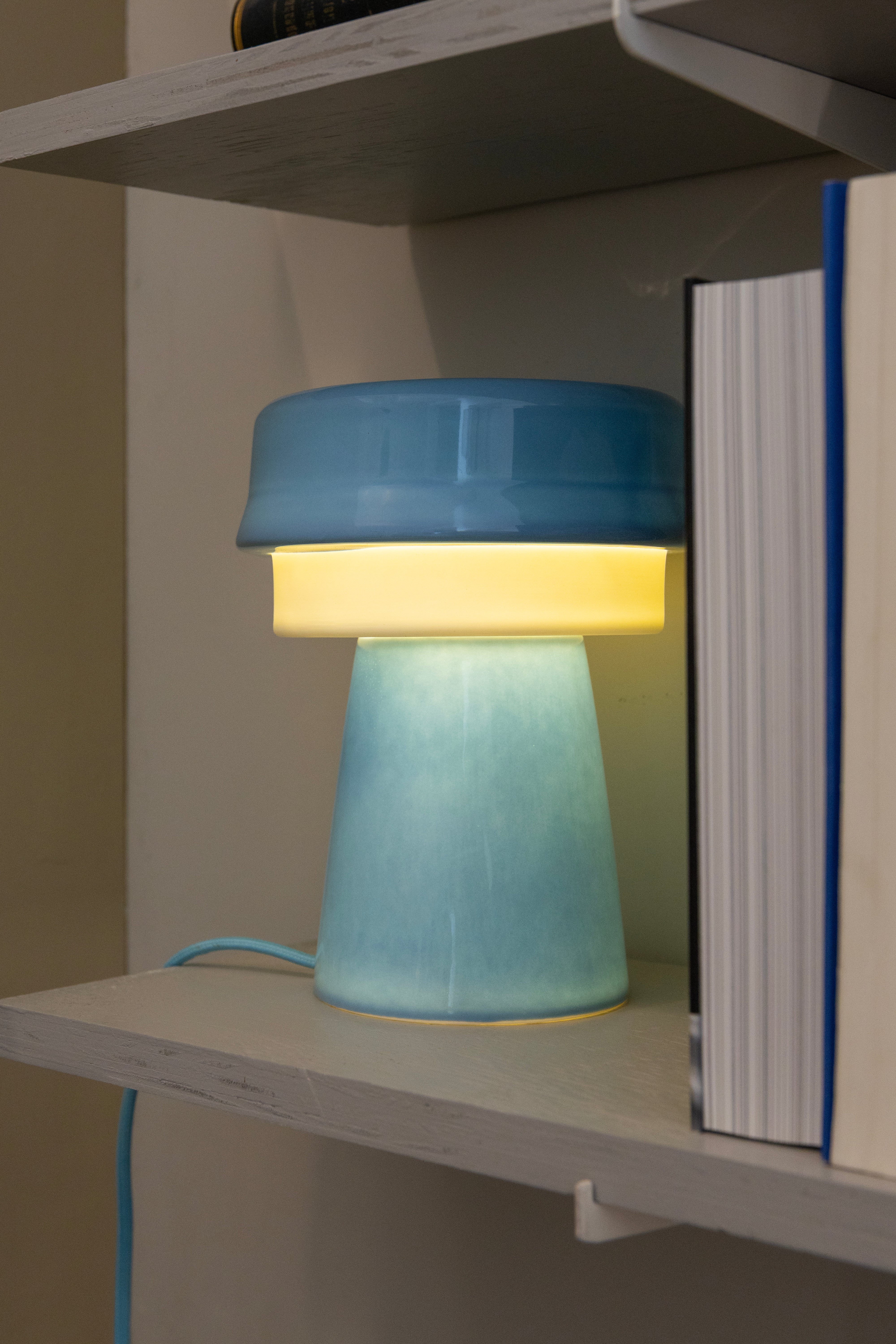 HAT blue table lamp with white