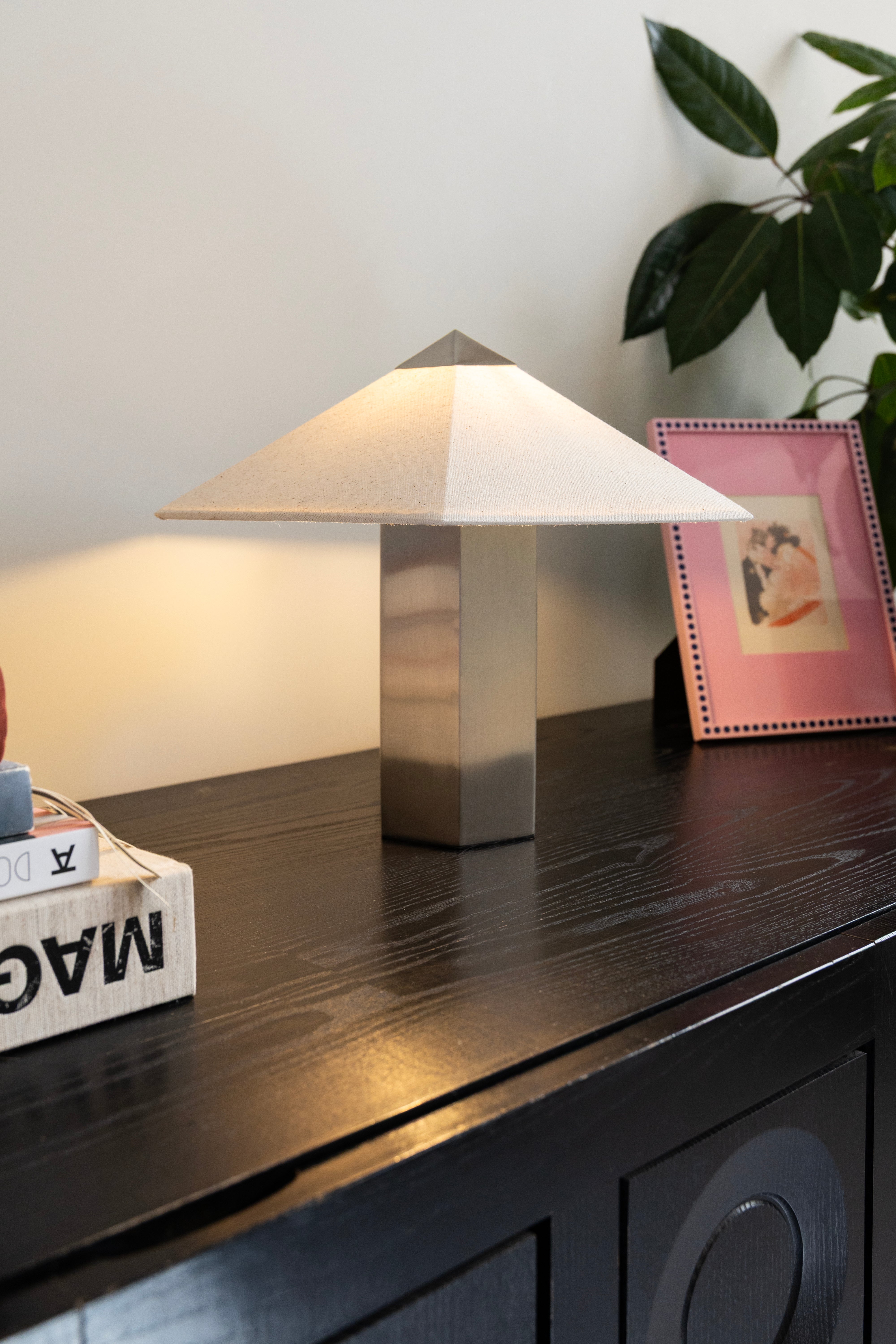 Stolní lampa PHIRA stříbrná s lněným stínidlem