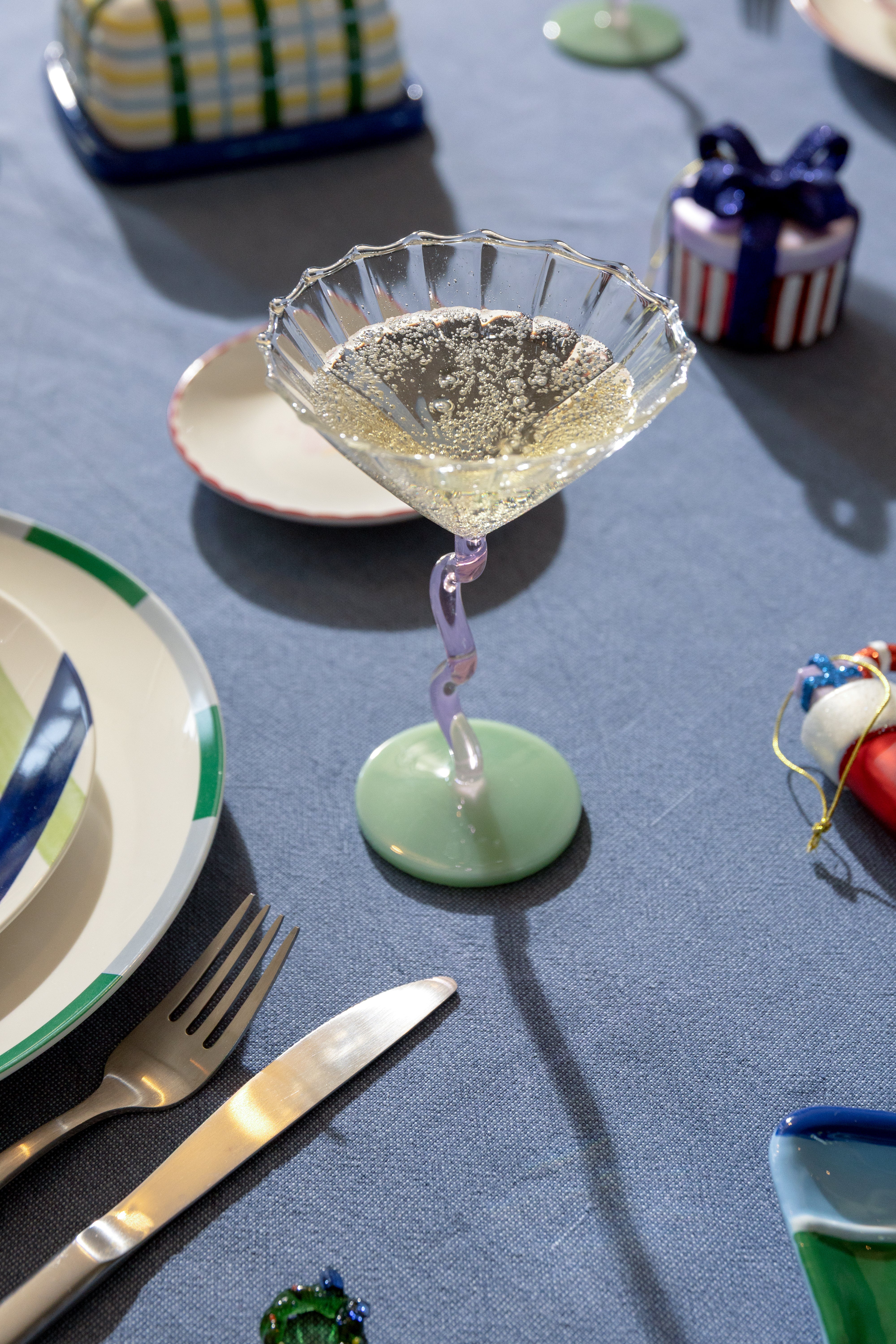 CURVE pink and green glass goblet set