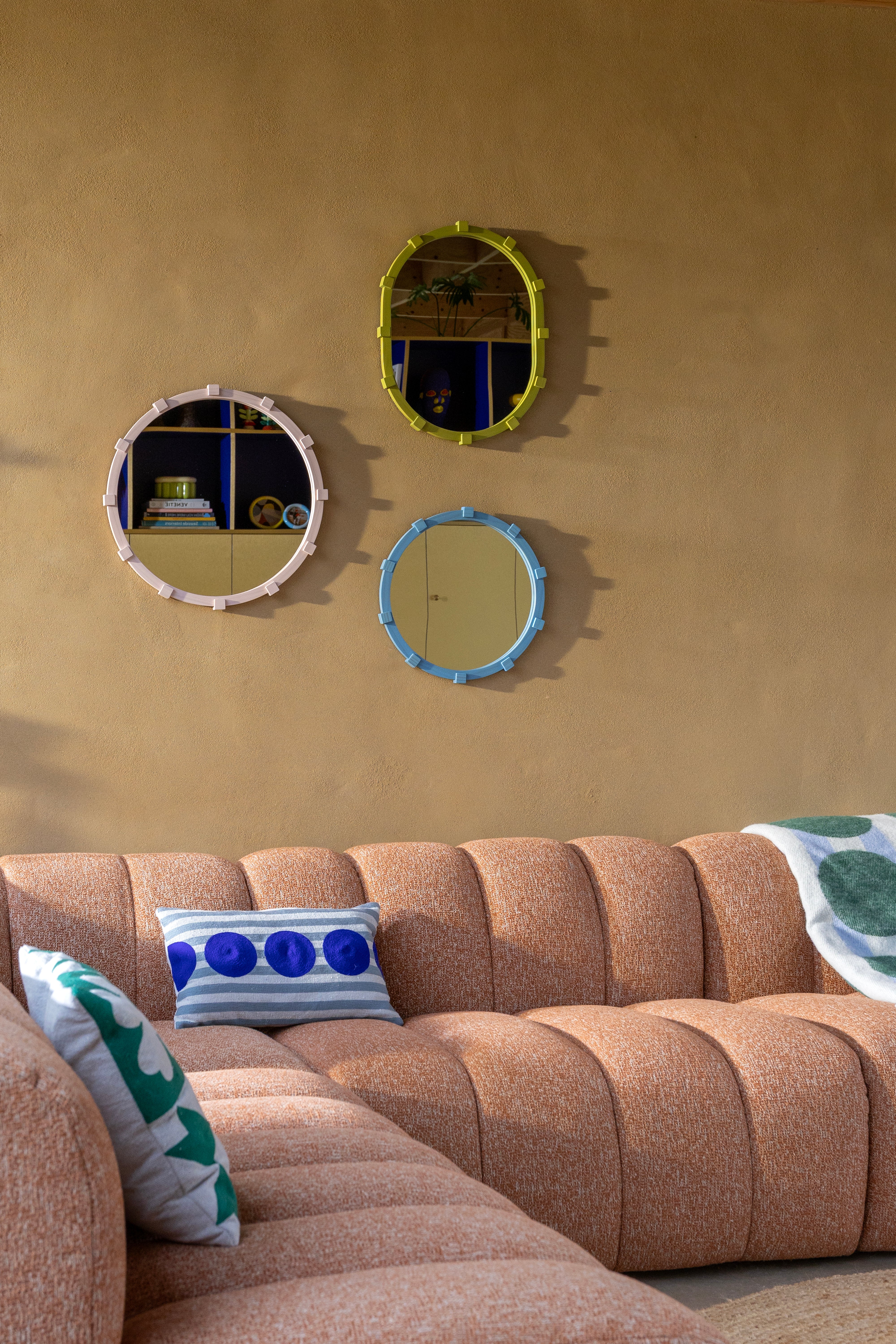 Ovalné zrcadlo CHUNK zelené dřevo