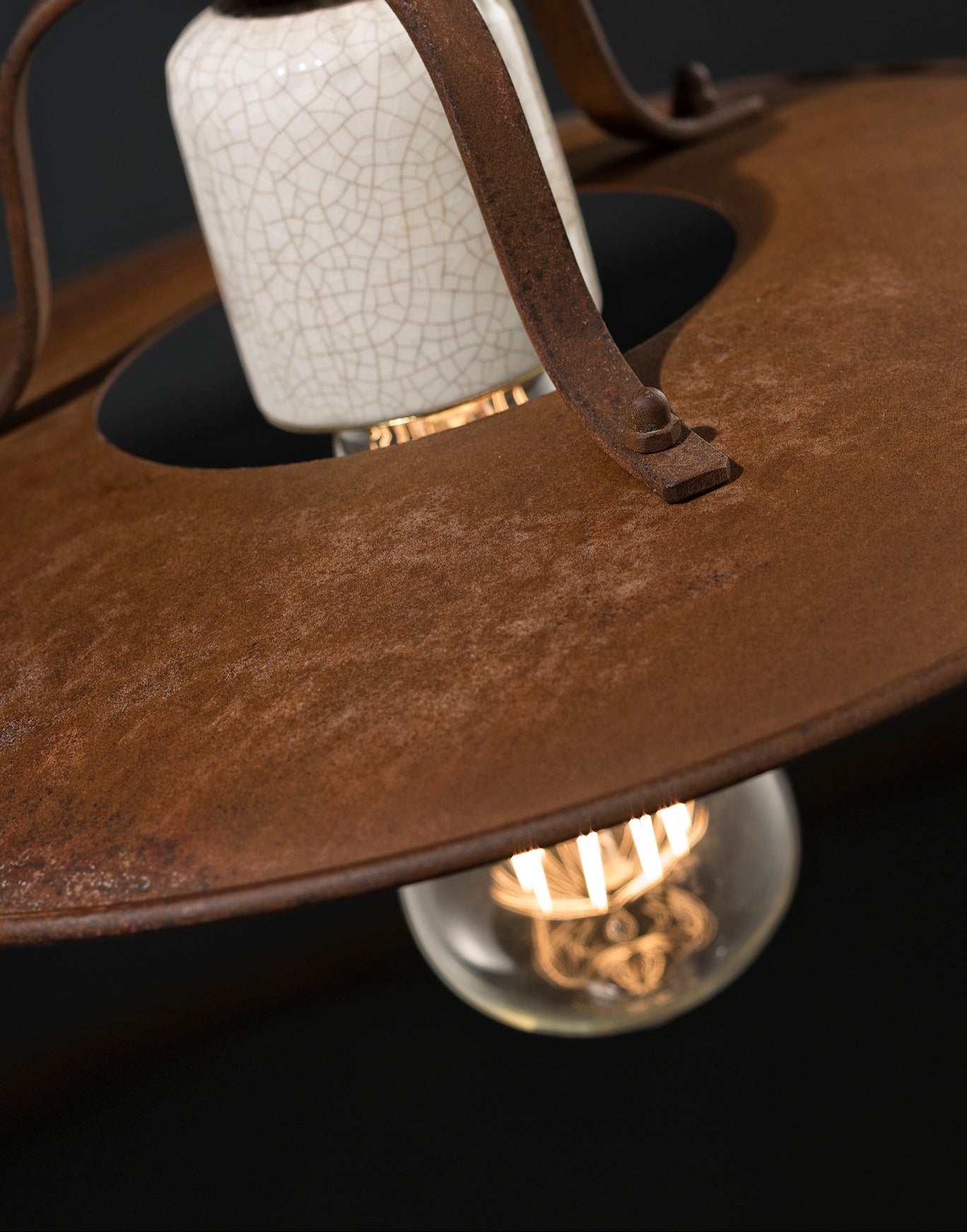 GRUNGE rust-colored ceramic and iron ceiling lamp with a cream Craquelé effect