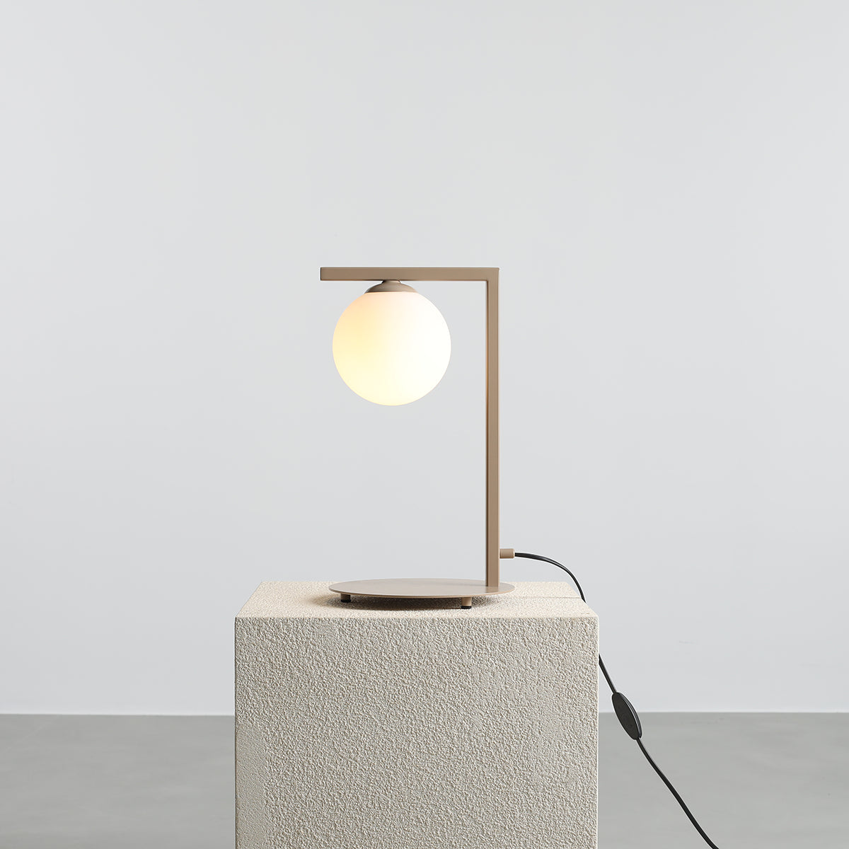 Zac beige table lamp