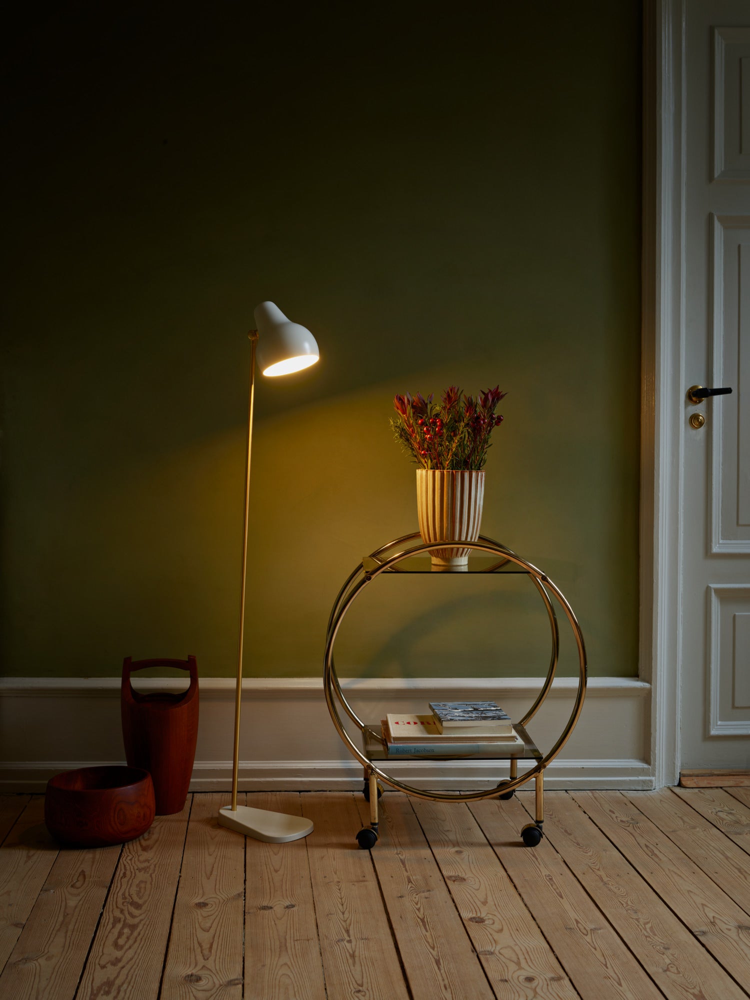 VL 38 floor lamp white with gold finish