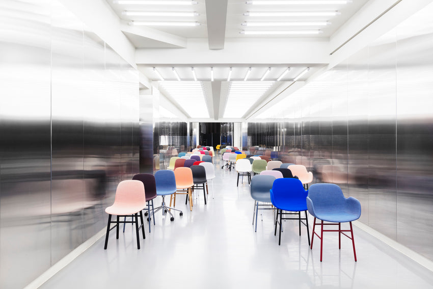 Kancelářská židle s opěrkami FORM 4W šedá s hliníkovým podstavcem