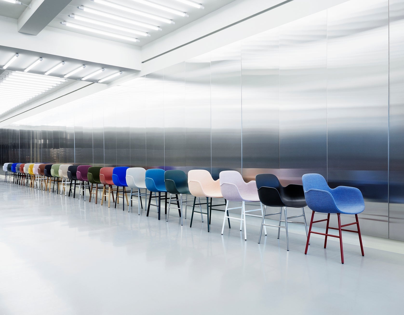 Chair with armrests blue forms