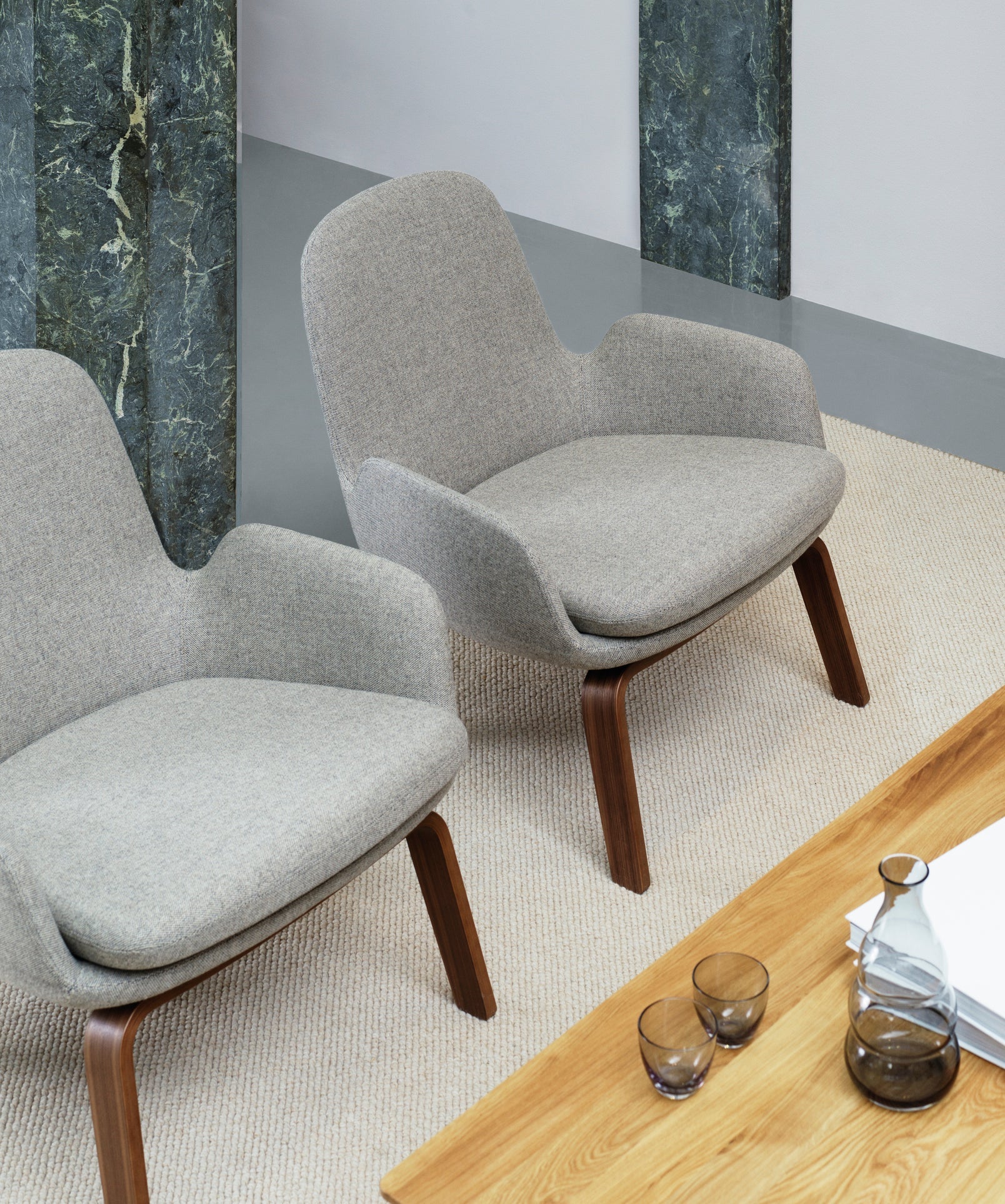 Křeslo čalouněné ERA LOW černá dubová základna