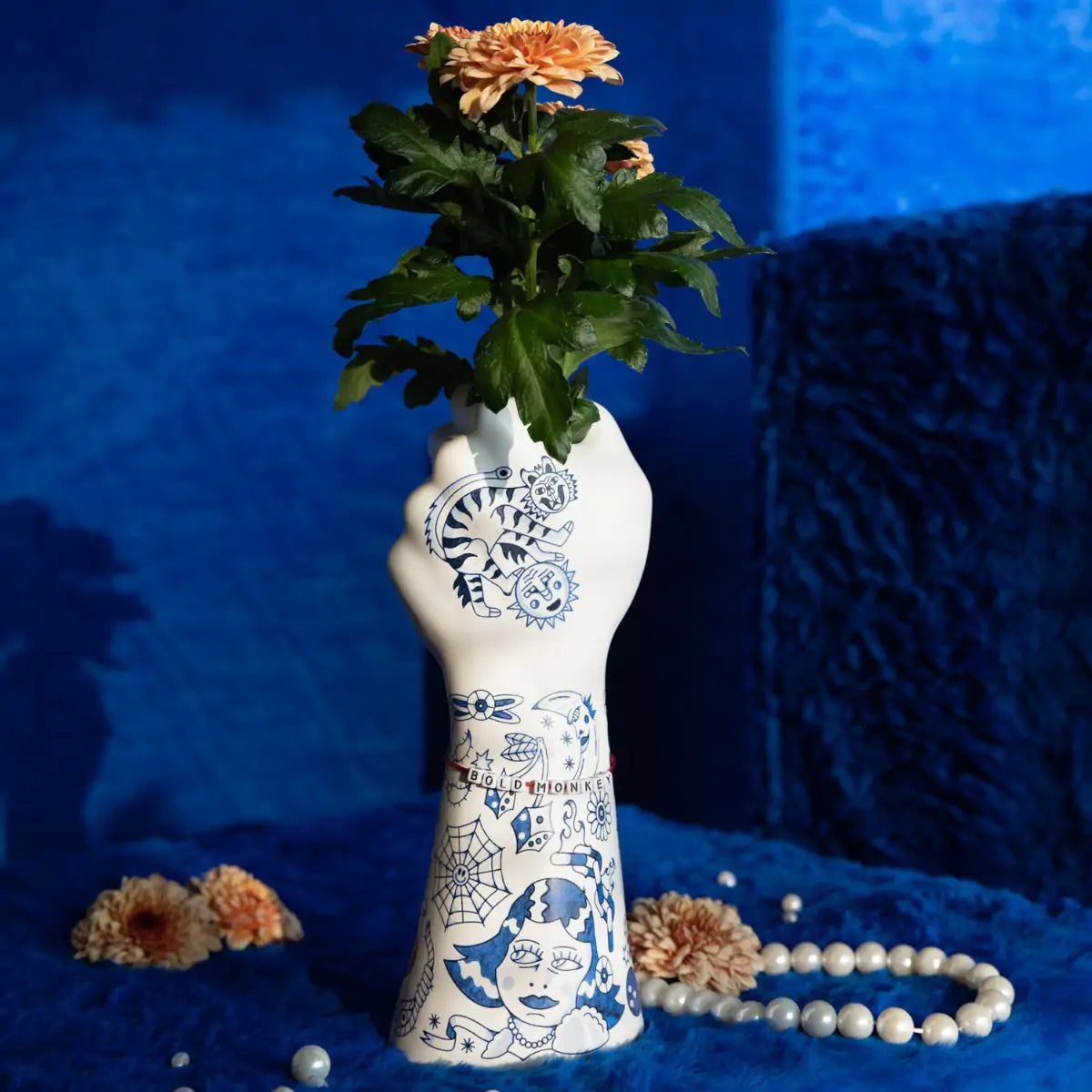 LIBERTY MATTERS vase white ceramic