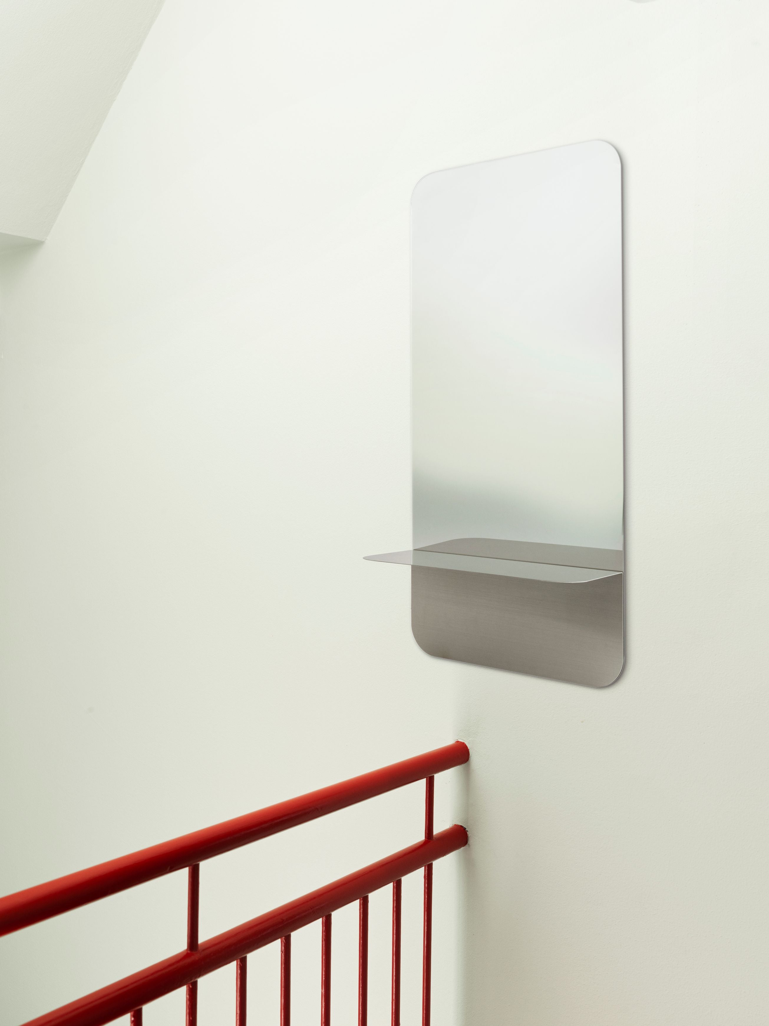 HORIZON VERTICAL Mirror with Shelf Silver