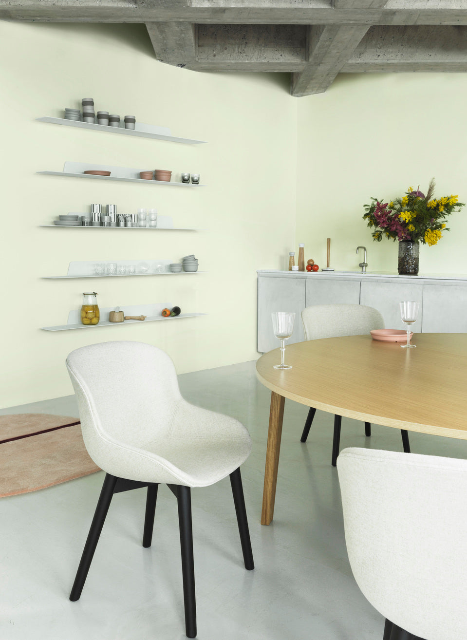 Hyg Upholstered chair with a black oak base