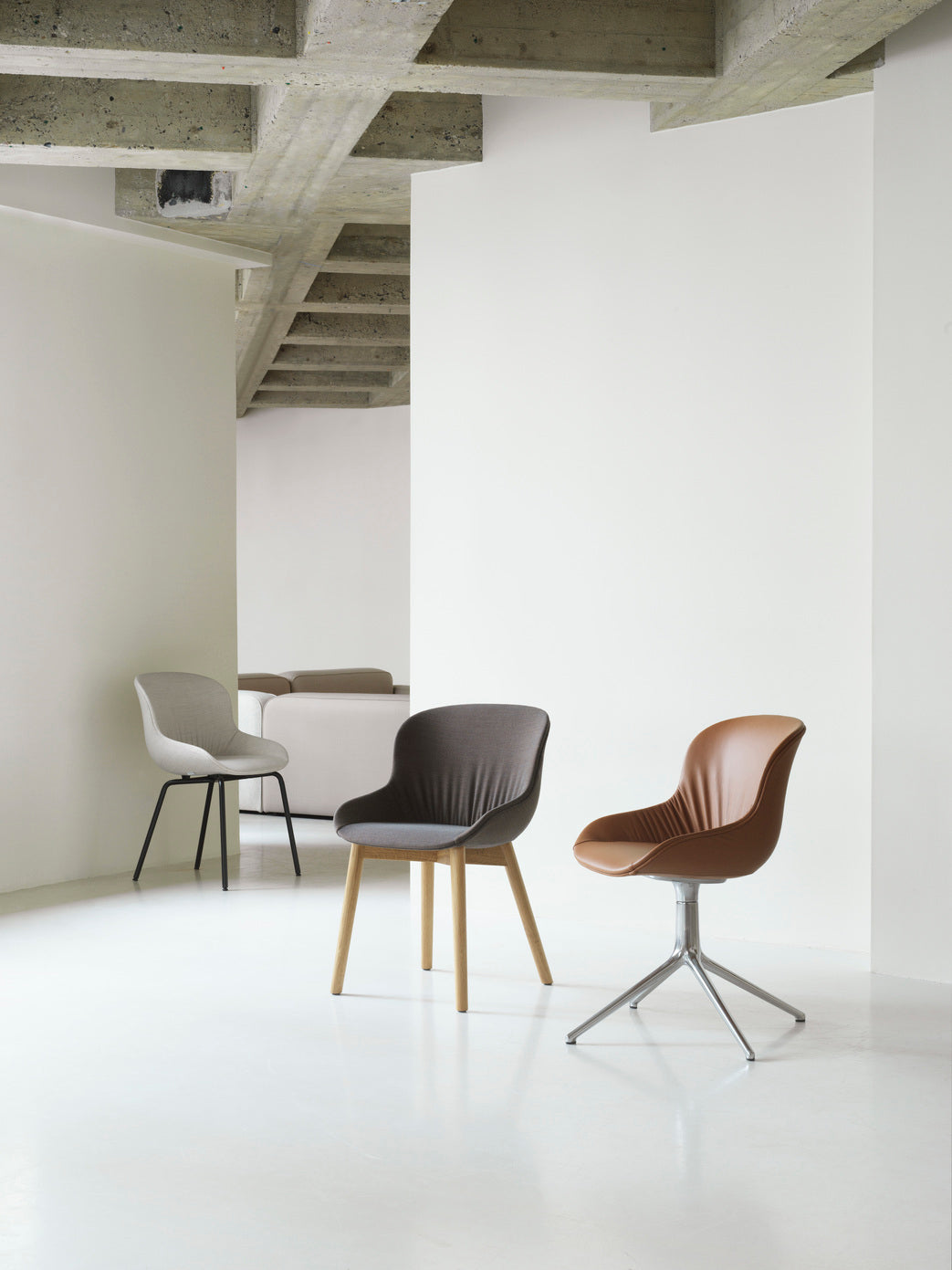 Hyg Comfort 4L Upholstered Office chair with an aluminum base