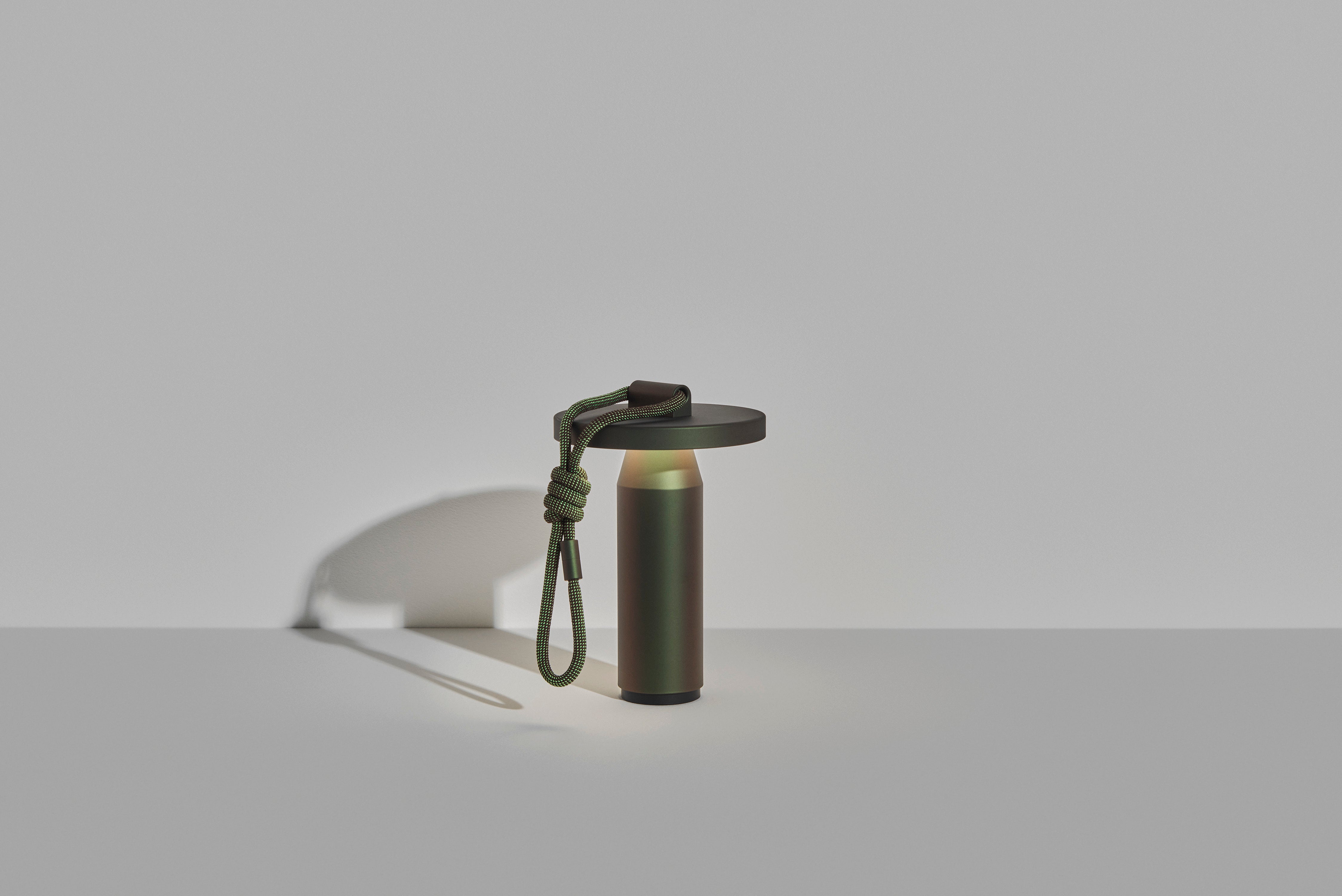 Lampa przenośna QUASAR zielony – Petite Friture