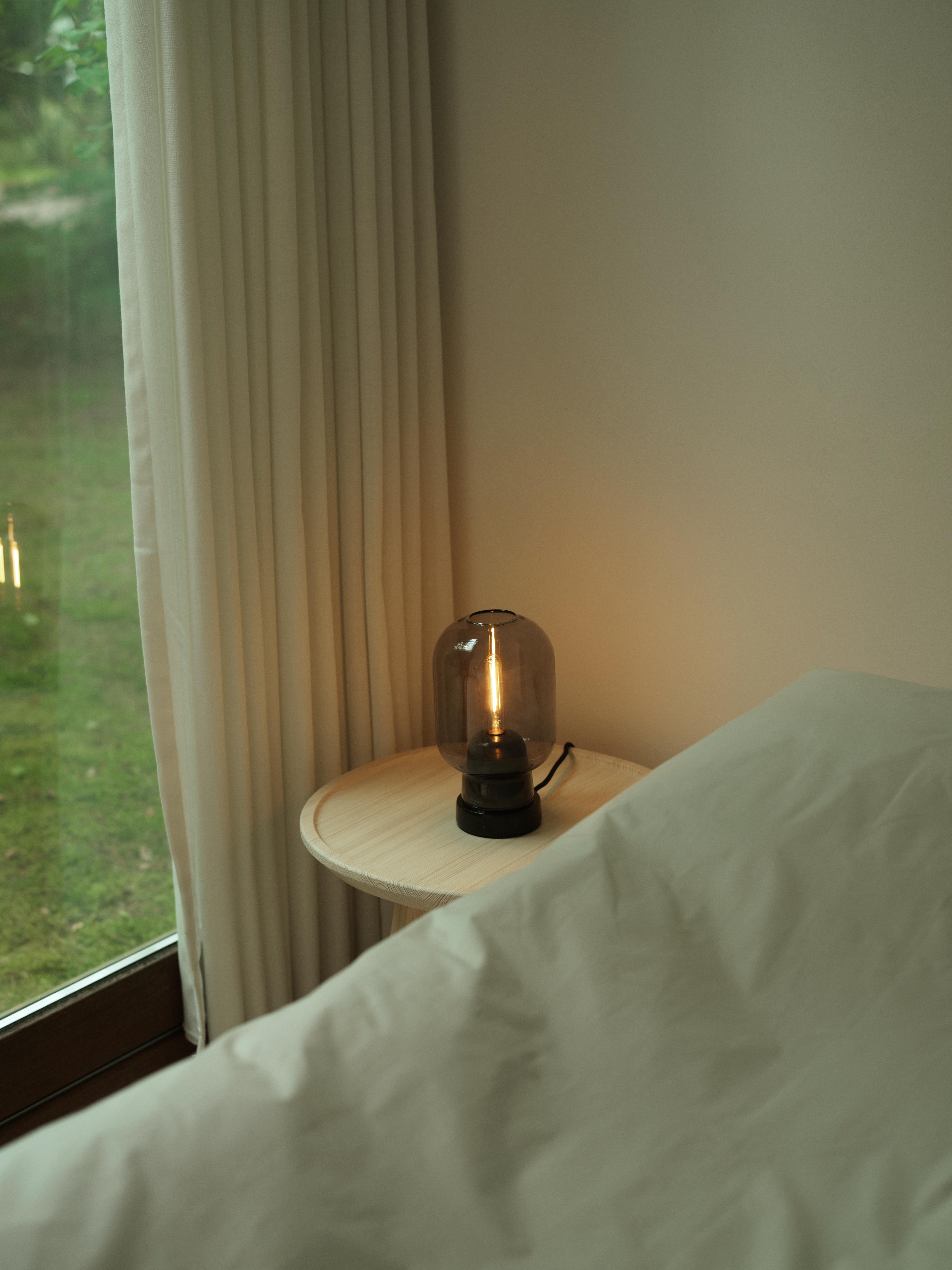 Stolní lampa AMP sklo kouřové s černým mramorem