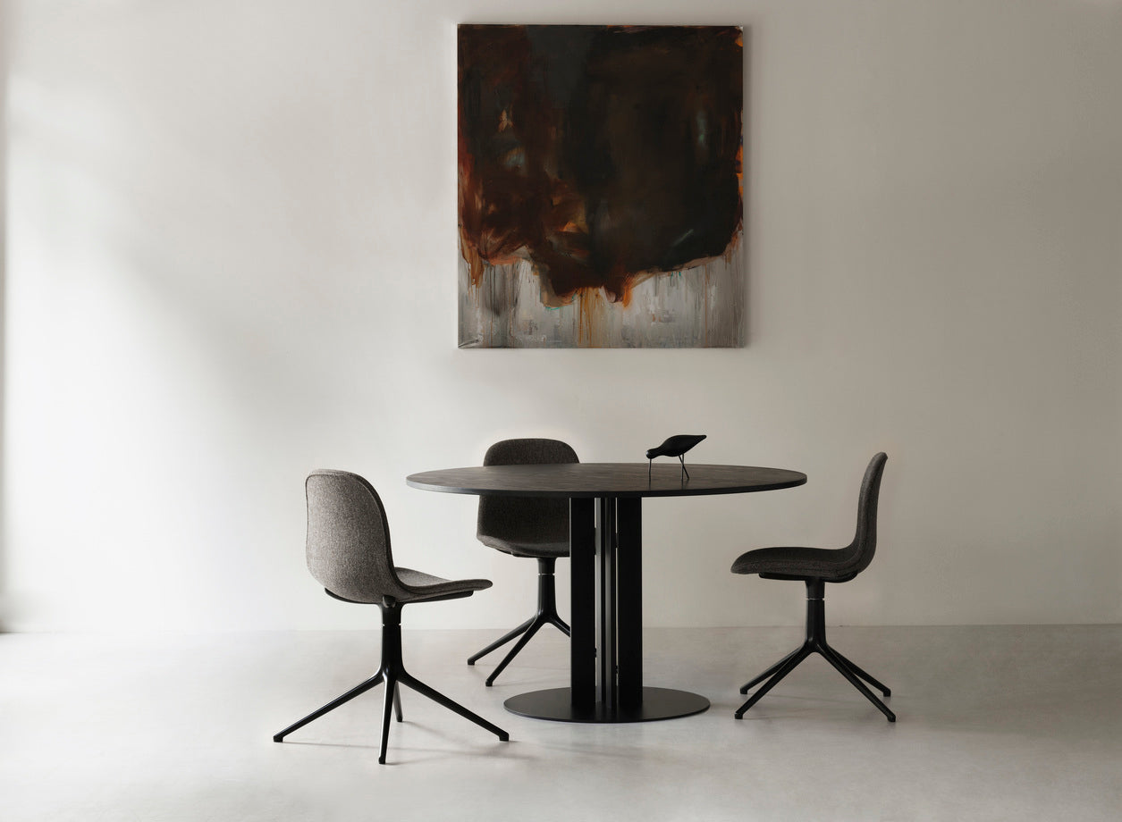 Round table Scala black veneered top with a black base