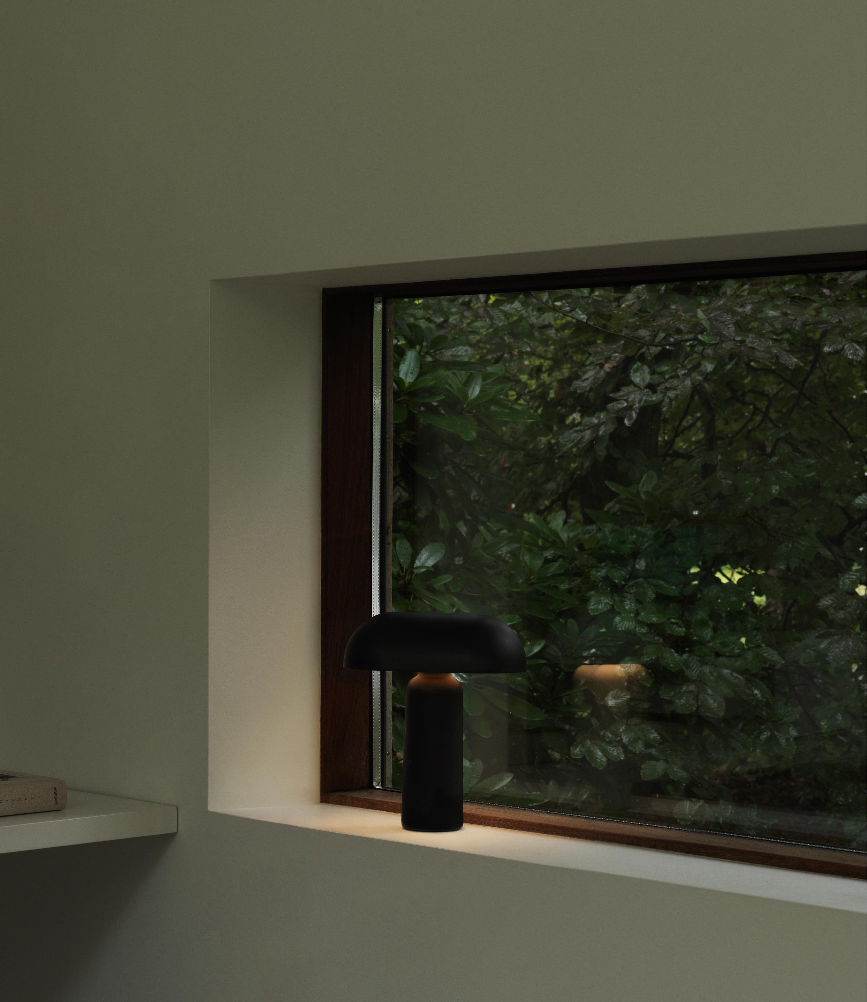PORTA portable lamp black