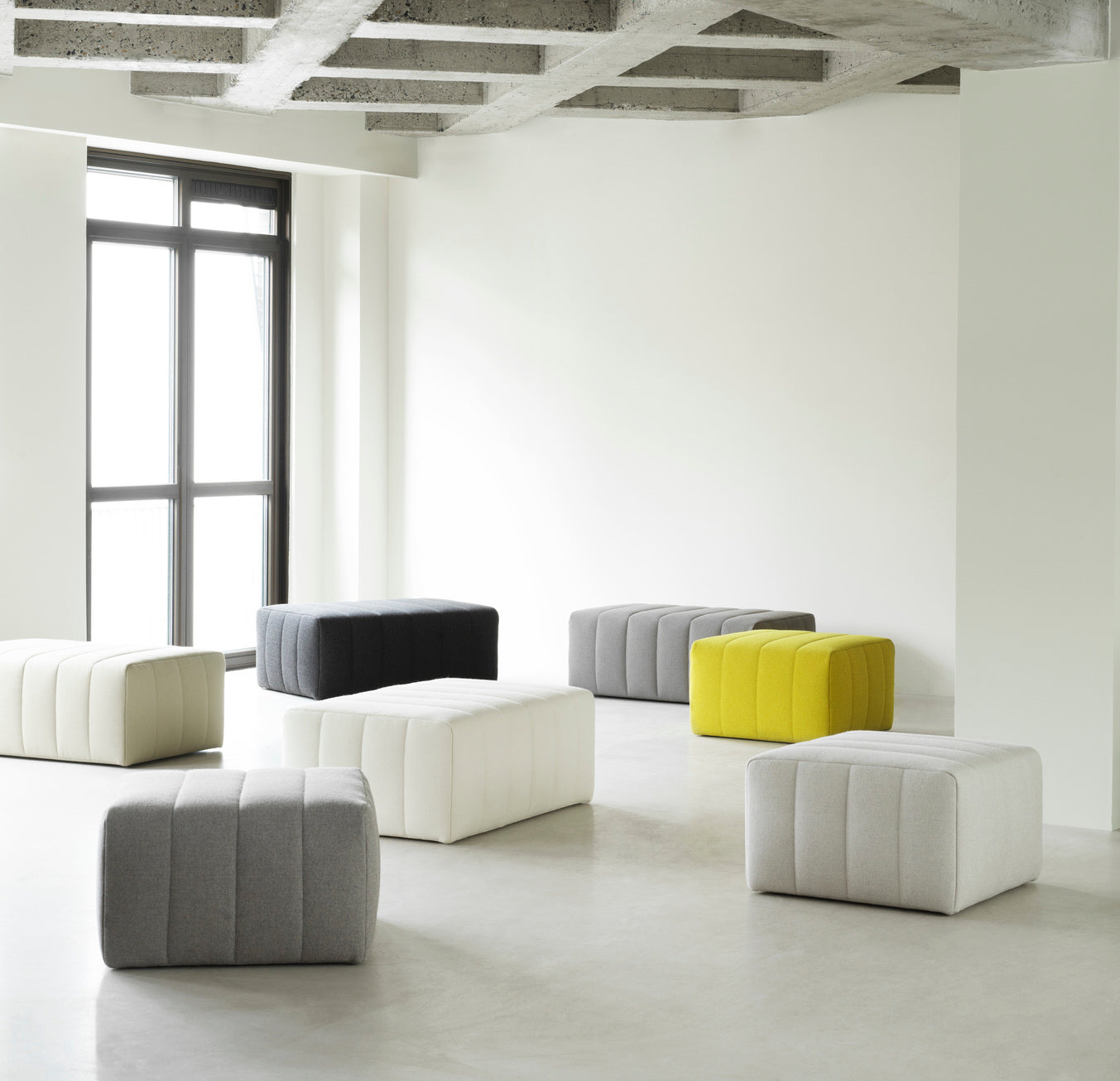 PUF SCENE UPHOLLEMENTS