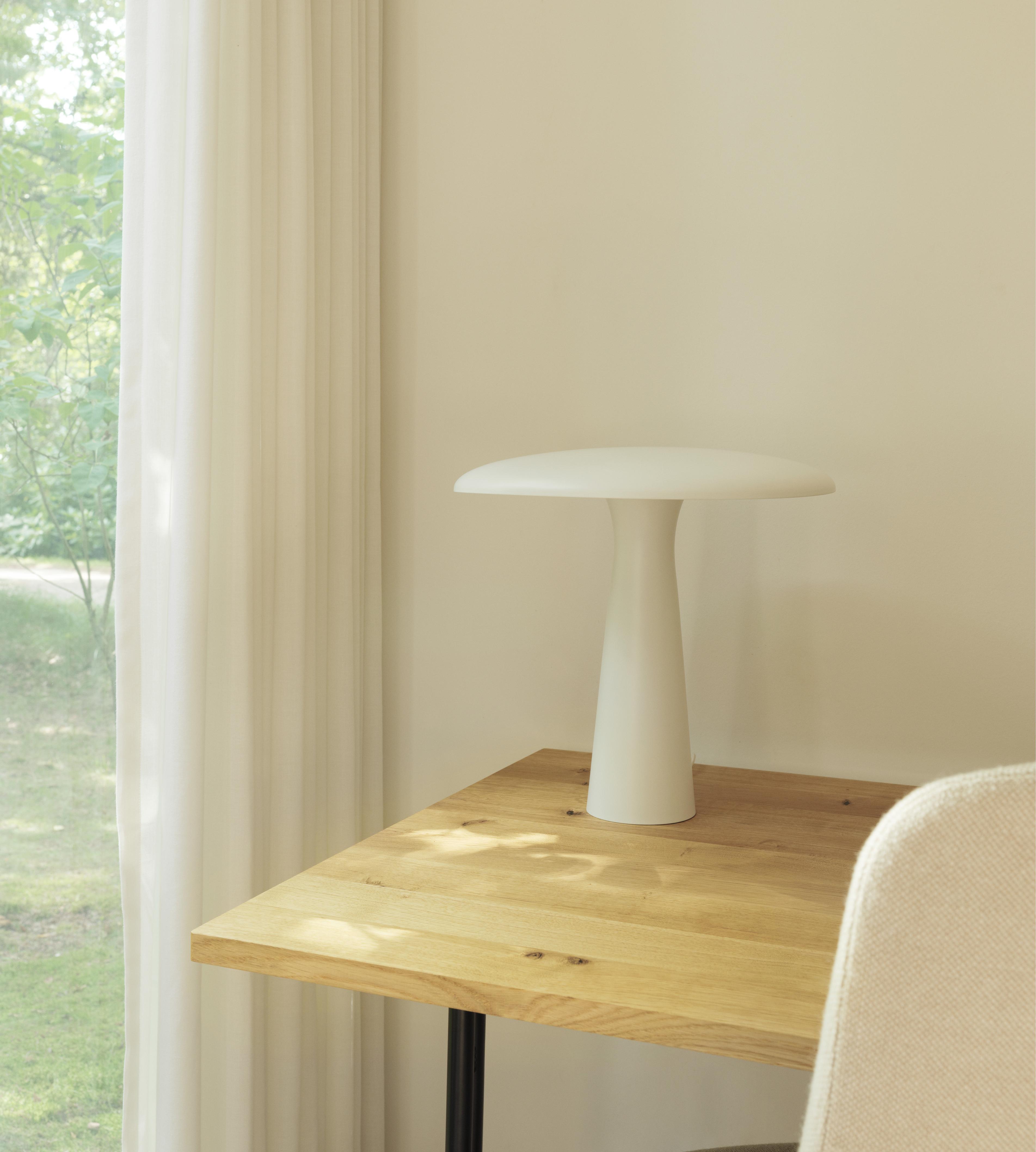 Stolní lampa SHELTER bílá