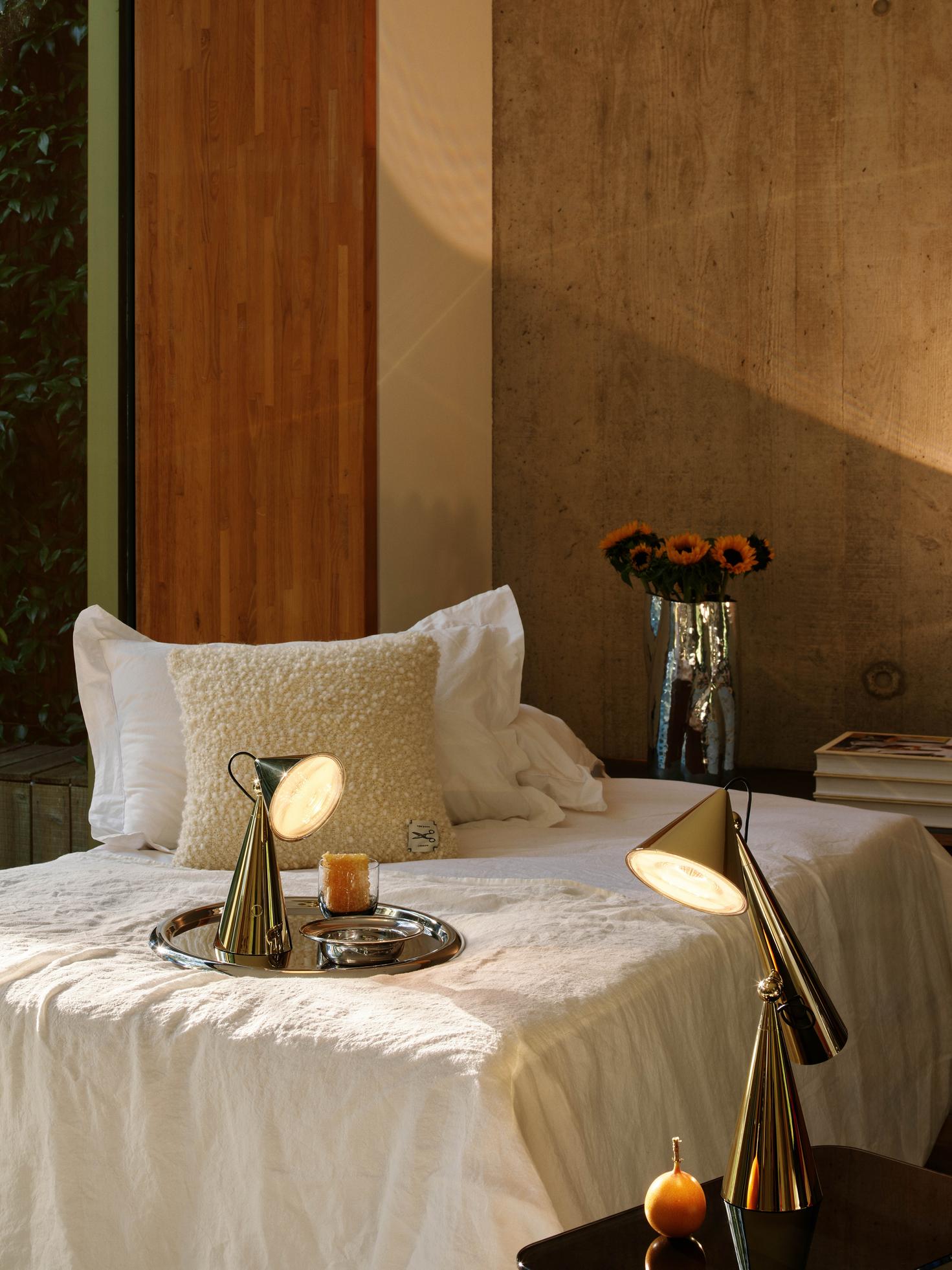 Portable table lamp POSE gold