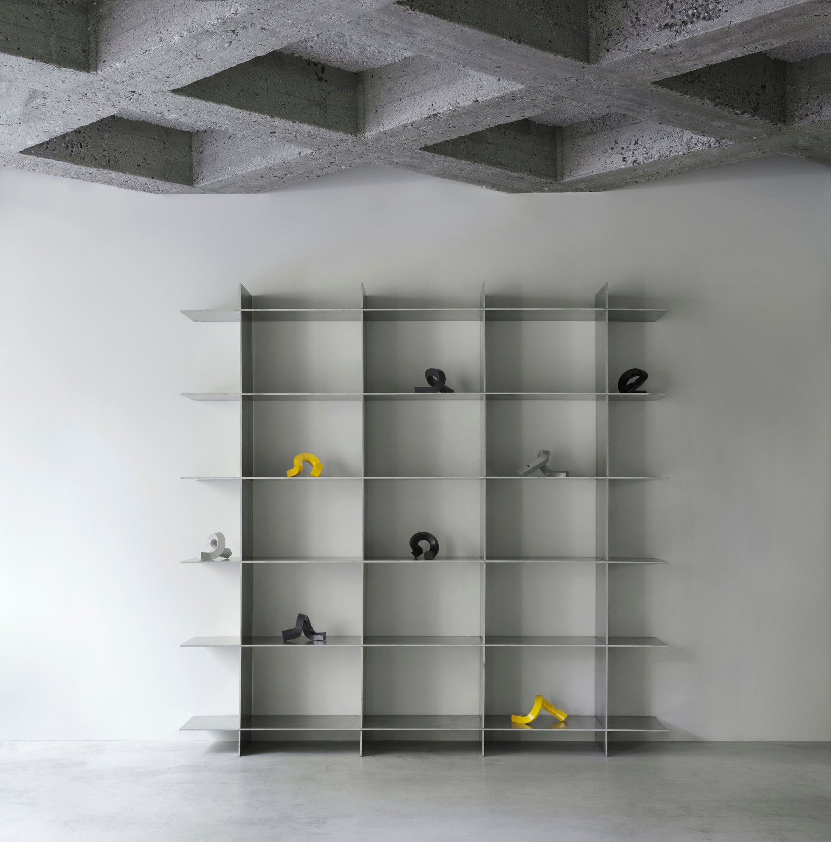 Svícen CROOKED ONE žlutý