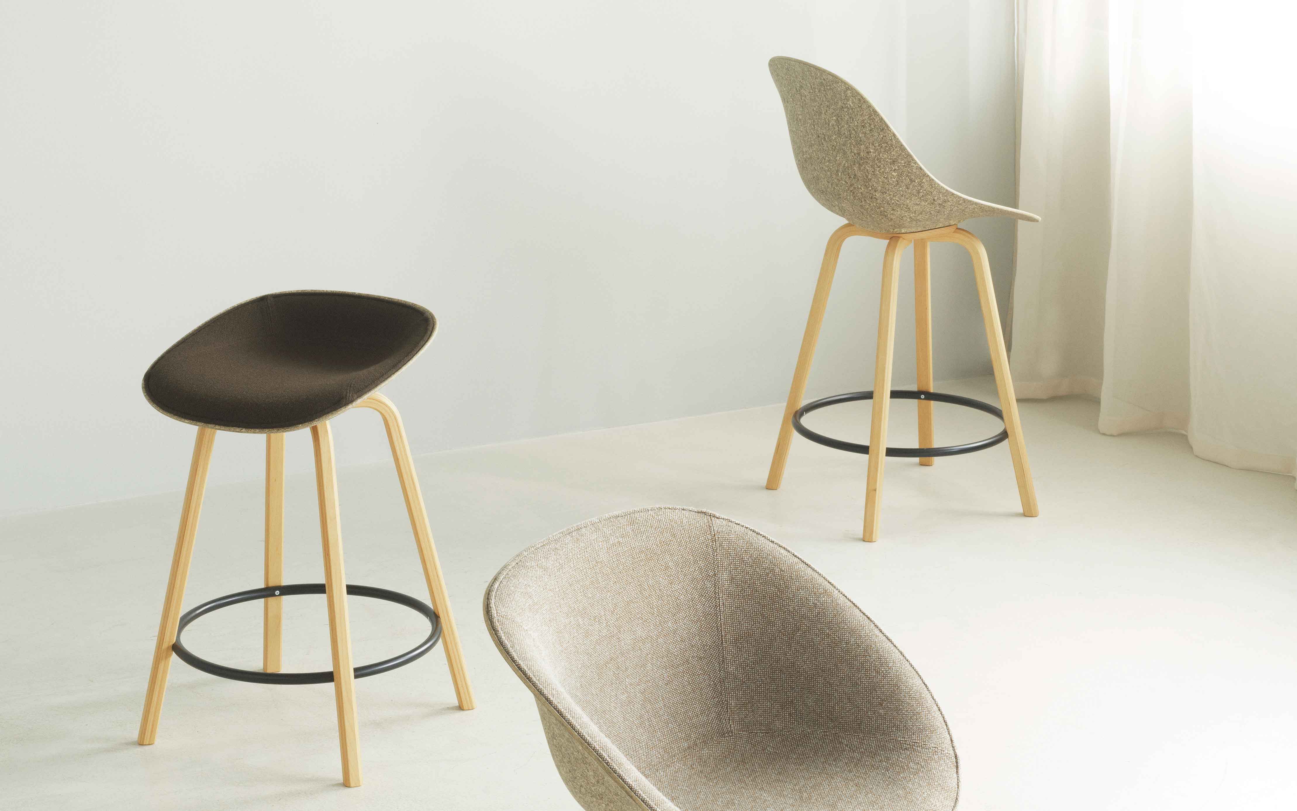 Armchair Green Mat Bar Chair with a black base