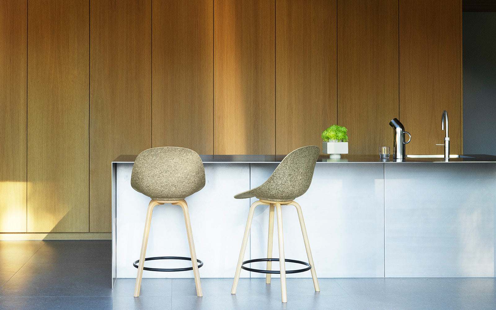 Armchair Green Mat Bar Chair with a black base